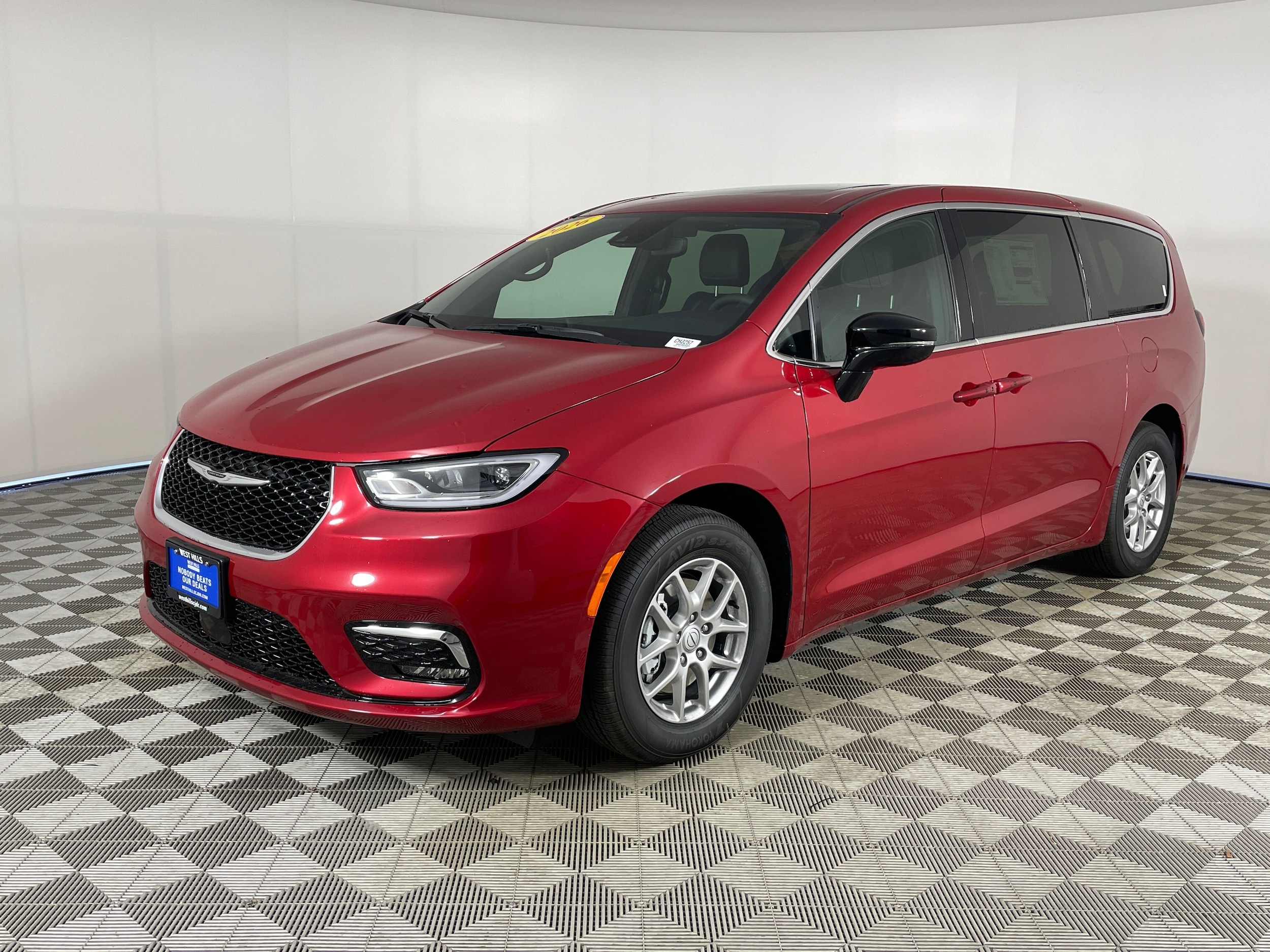 2026 Chrysler Pacifica Select's photo