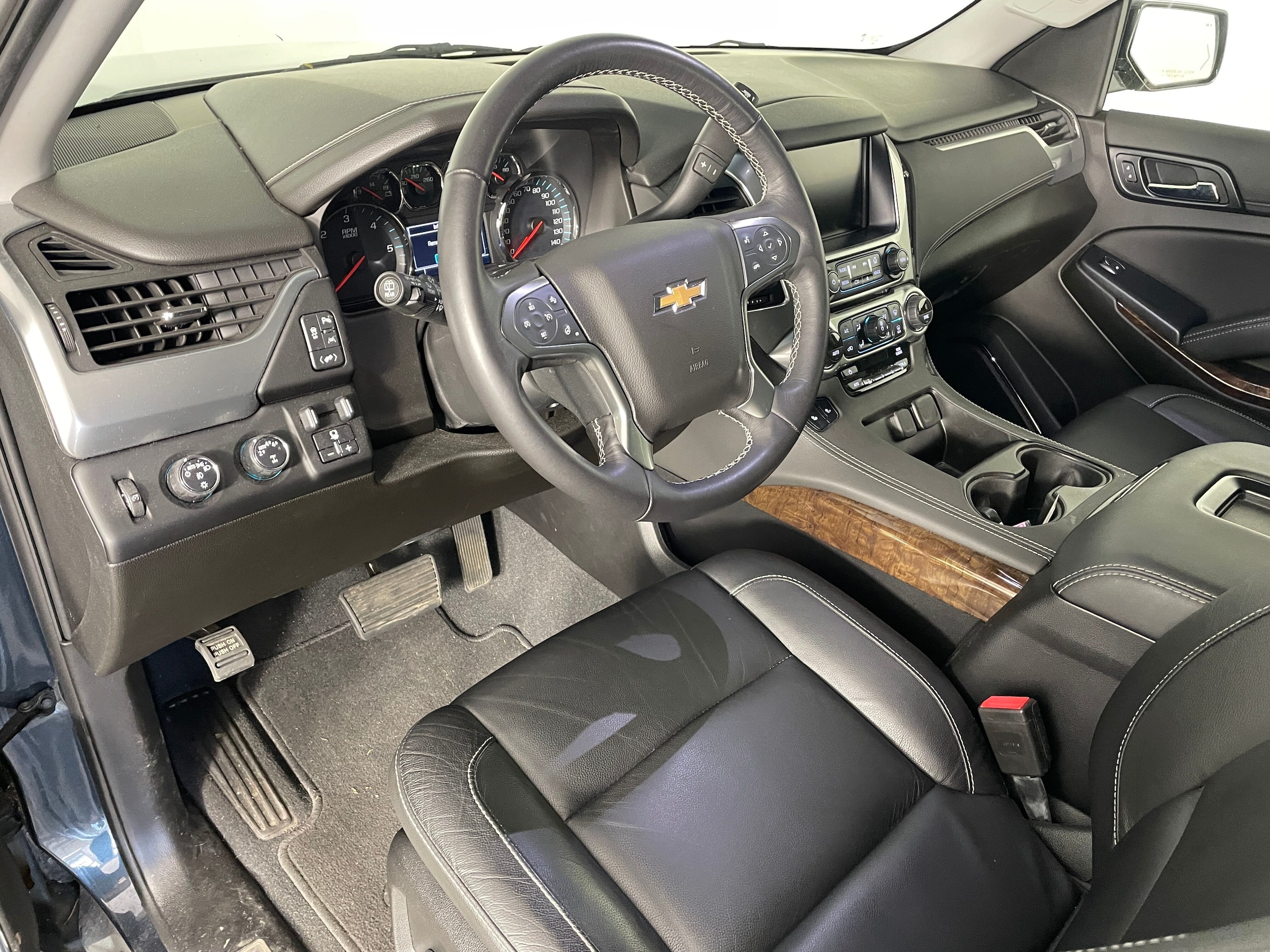 2019 Chevrolet Tahoe LT photo 3