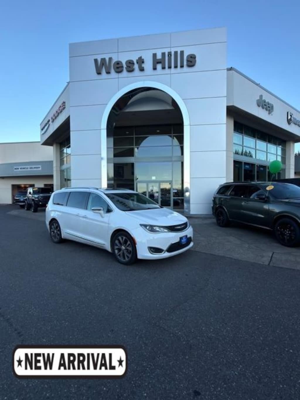 Used 2017 Chrysler Pacifica Limited Van