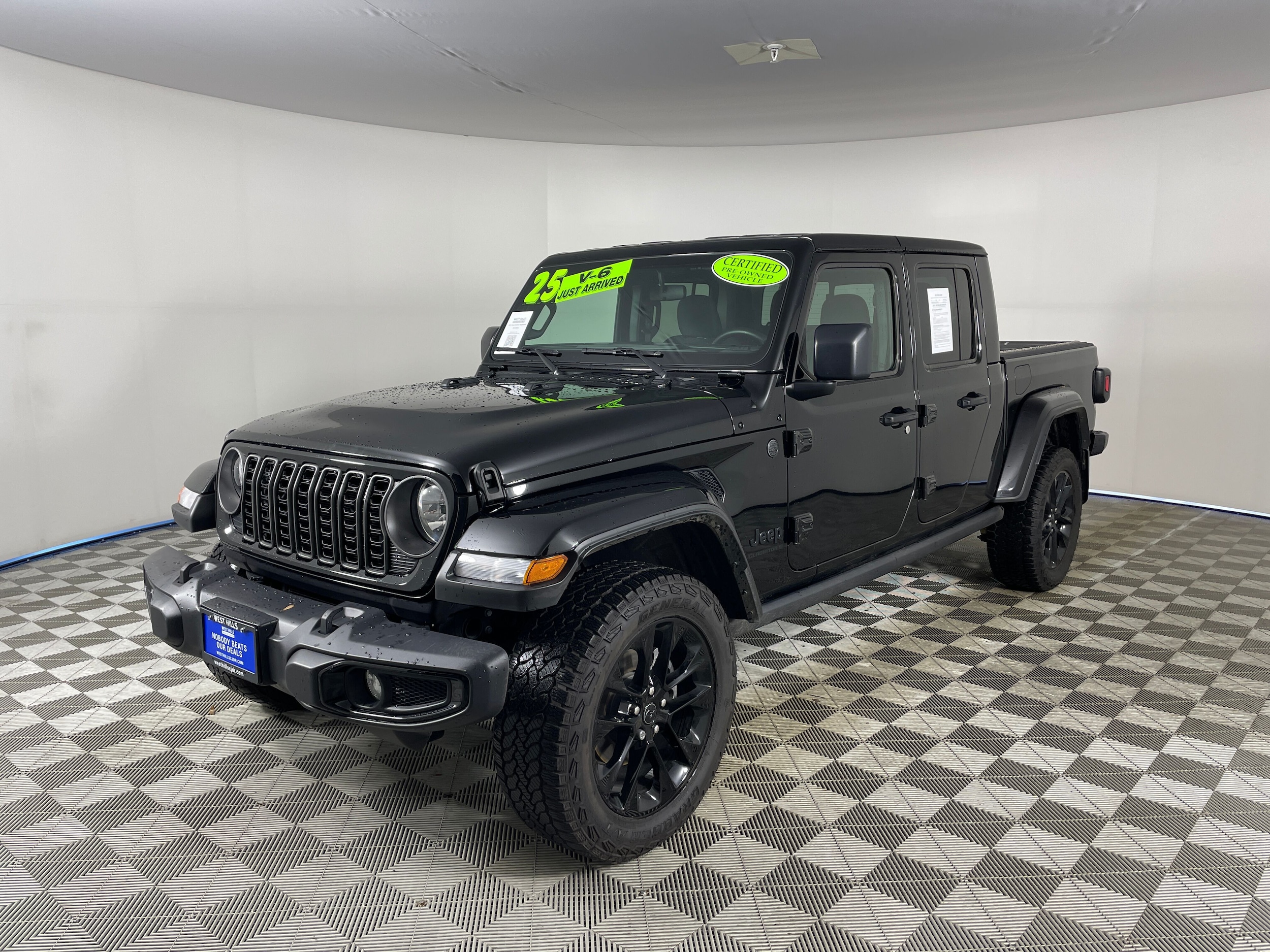 2025 Jeep Gladiator Nighthawk's photo