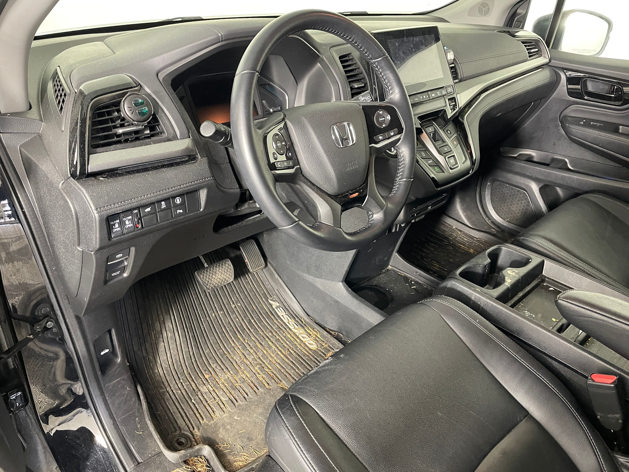 2022 Honda Odyssey Touring photo 3