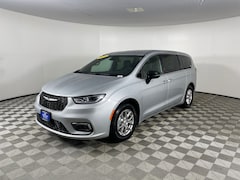 2026 Chrysler Pacifica SELECT Passenger Van