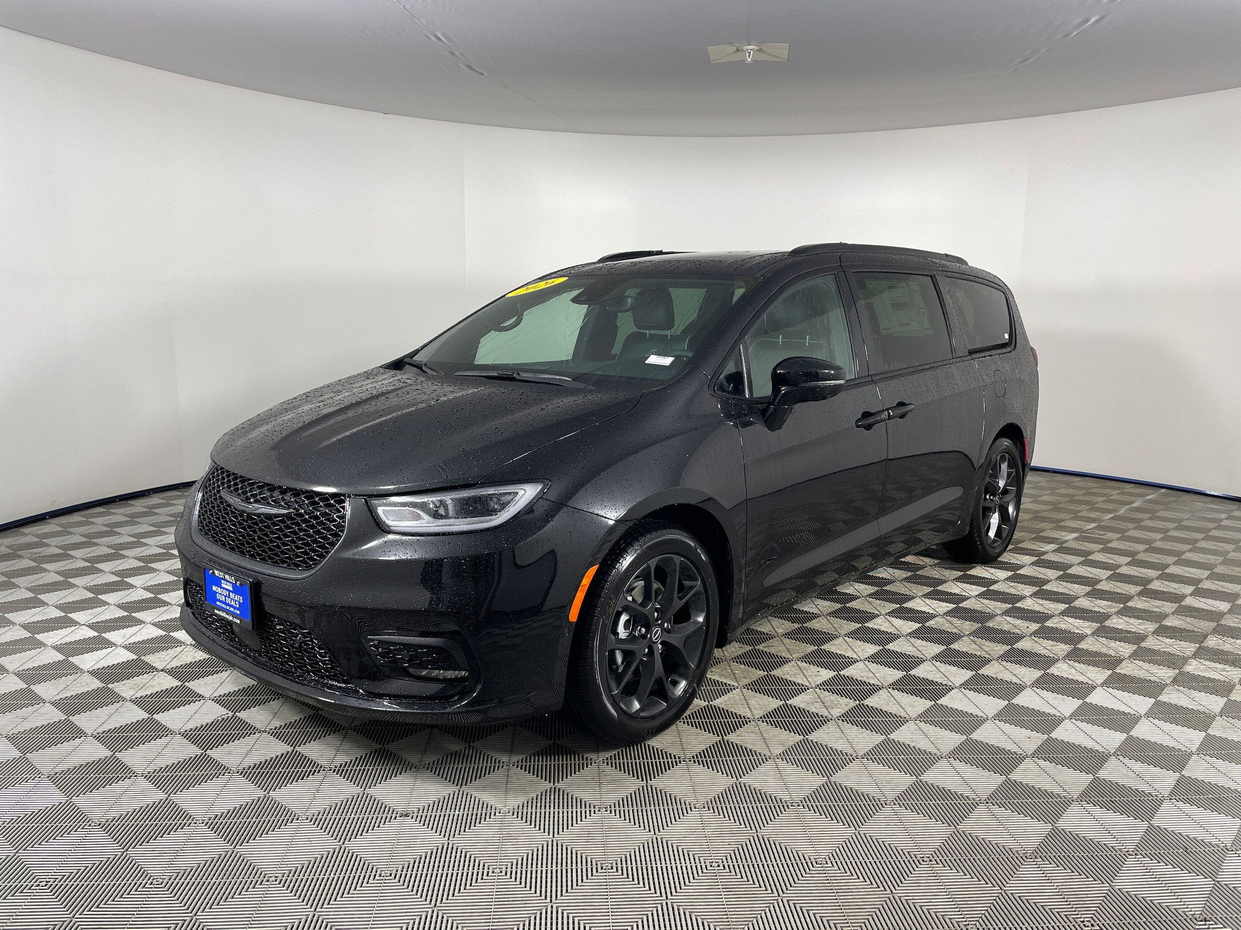 2026 Chrysler Pacifica Limited's photo