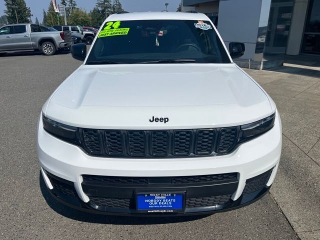 Used 2024 Jeep Grand Cherokee L Laredo SUV
