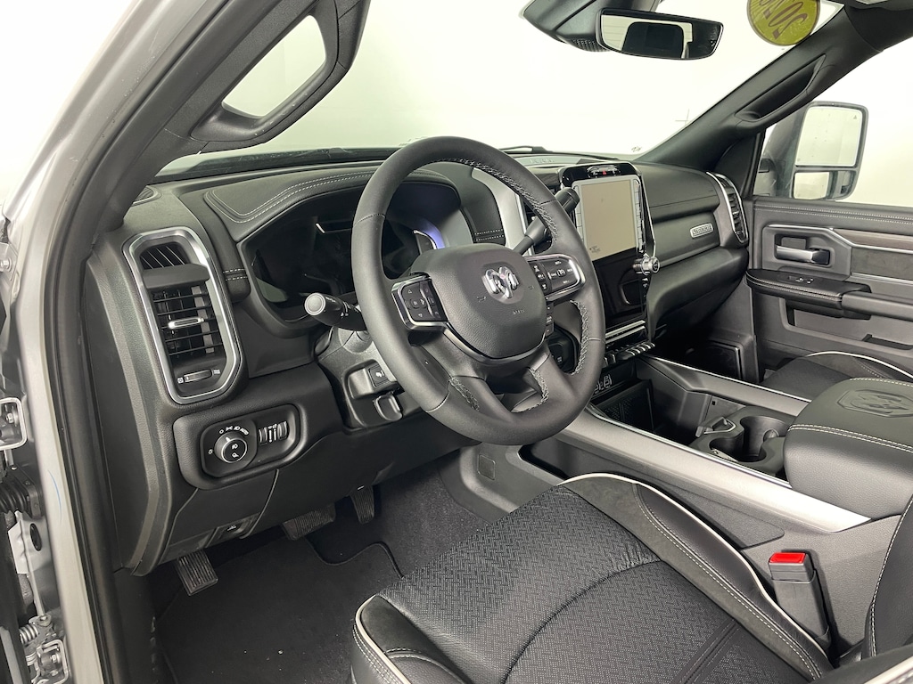 New 2026 Ram 3500 LARAMIE CREW CAB 4X4 6'4 BOX Pickup