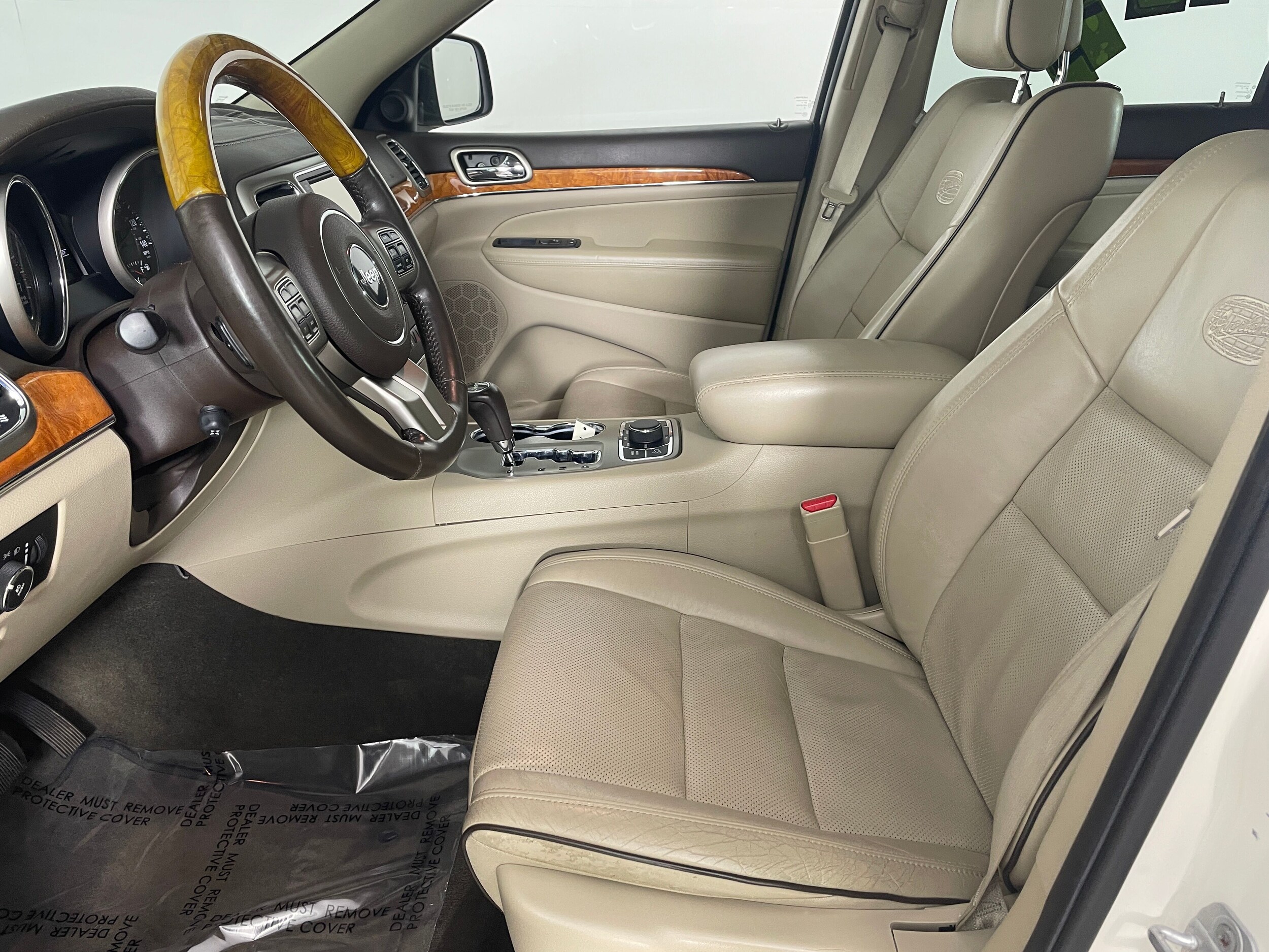 2012 Jeep Grand Cherokee Overland photo 2