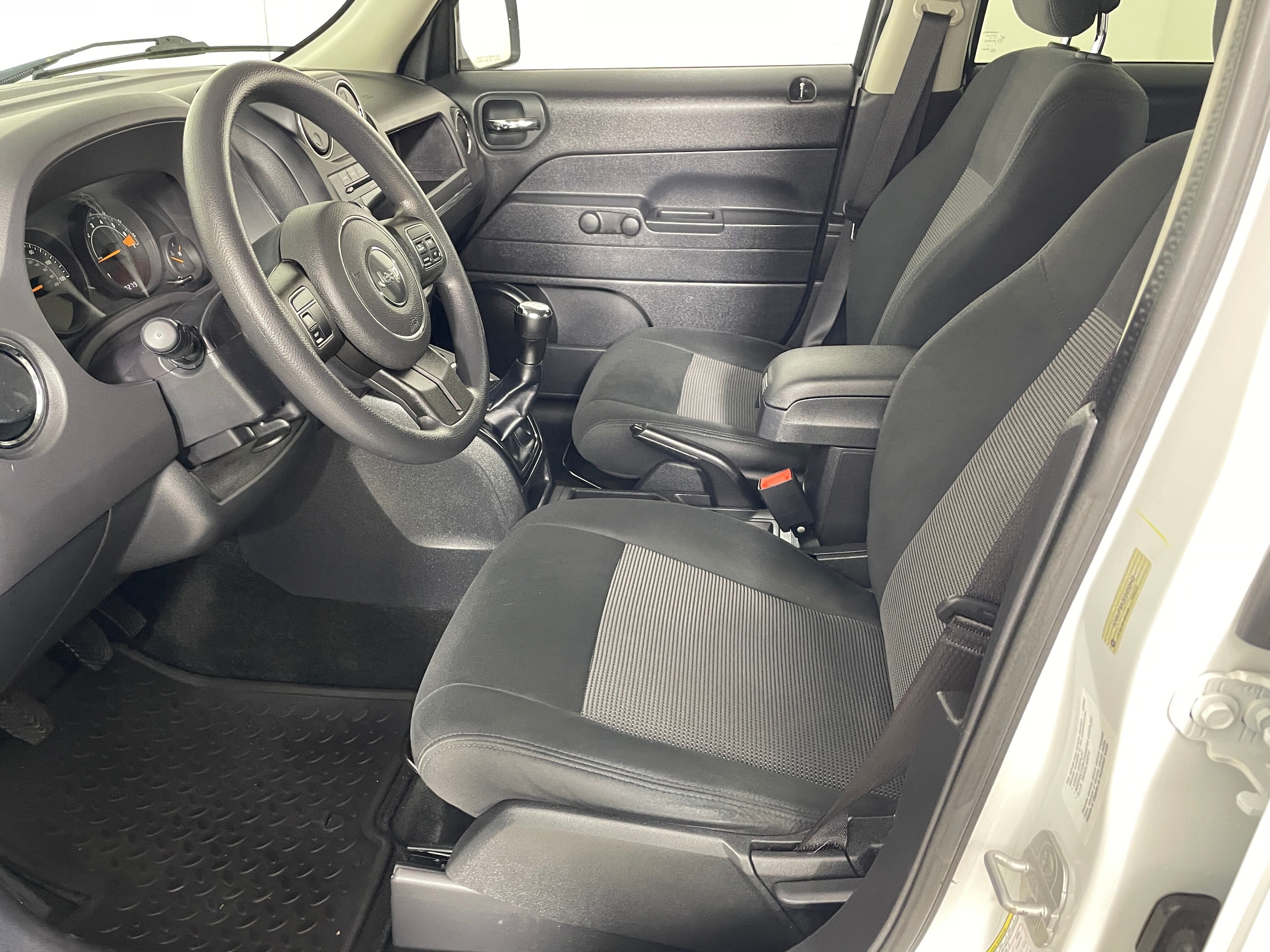 2014 Jeep Patriot Sport FWD photo 2