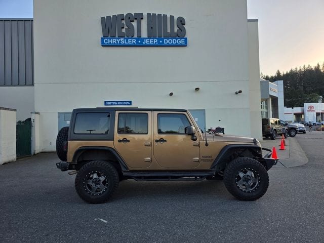 2015 Jeep Wrangler Unlimited Sport 4x4 photo 2