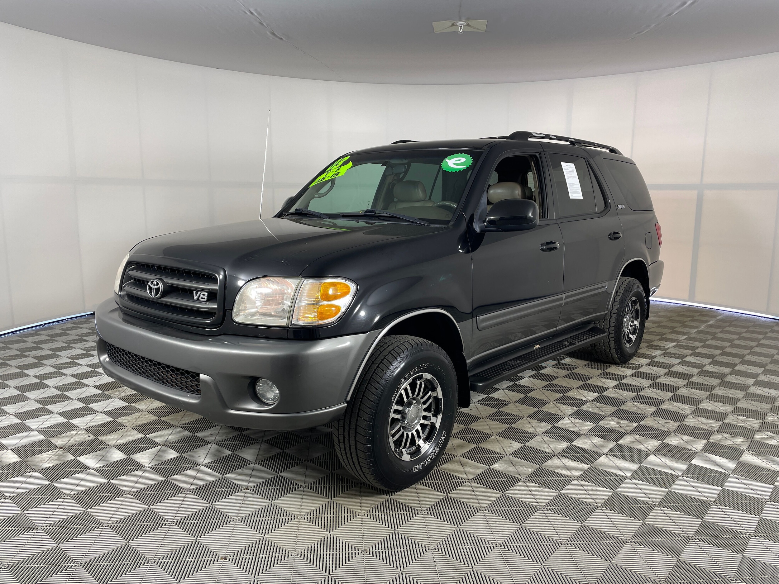 2003 Toyota Sequoia SR5's photo