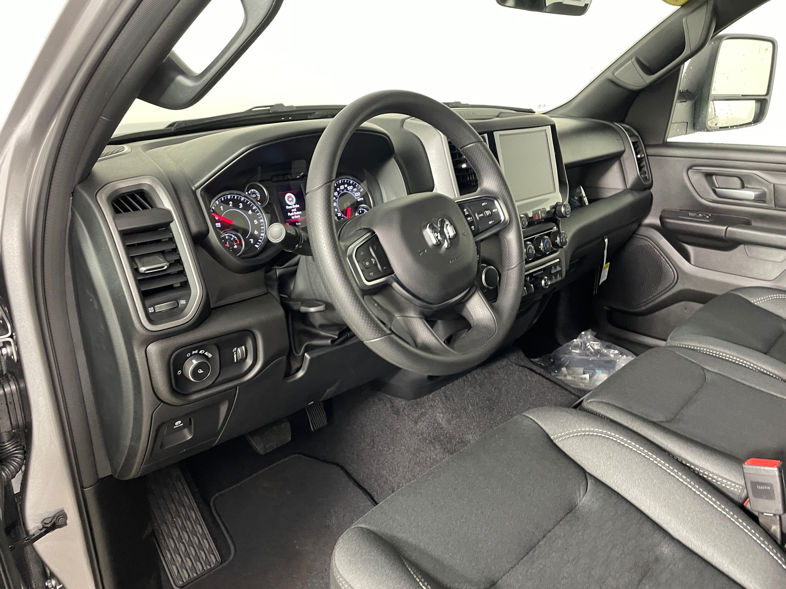 2025 Ram 1500 Tradesman photo 3