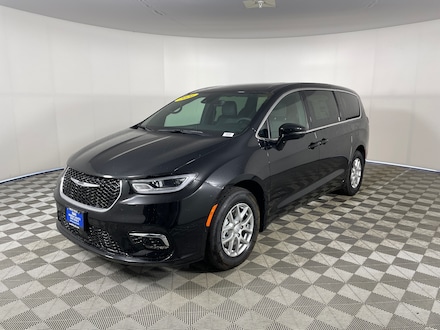 2026 Chrysler Pacifica SELECT Passenger Van