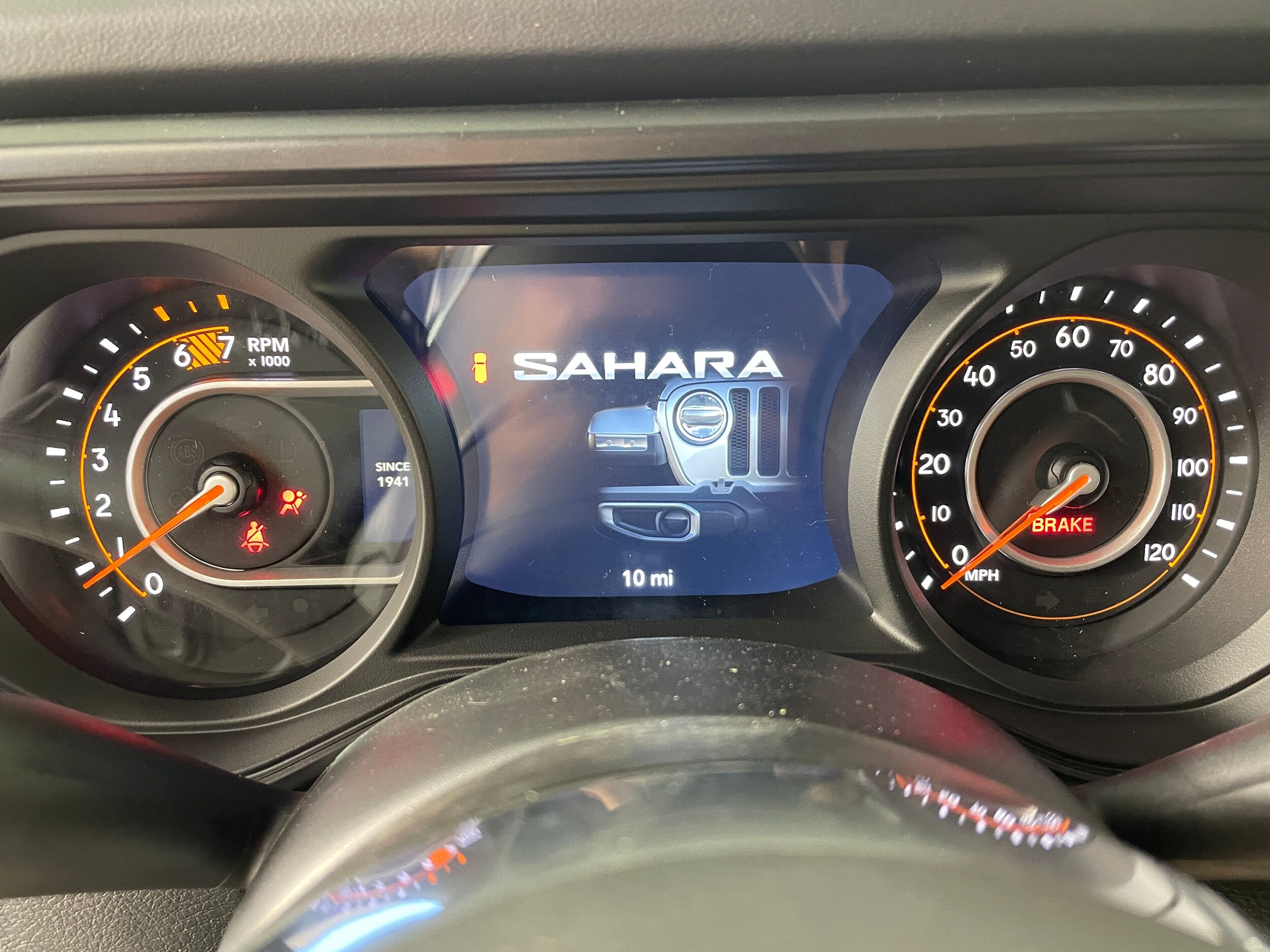 2025 Jeep Wrangler Sahara photo 3
