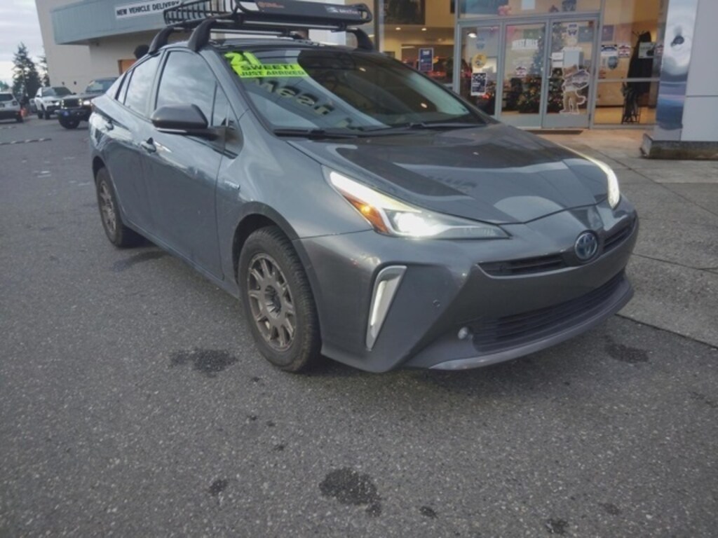 Used 2021 Toyota Prius XLE Hatchback