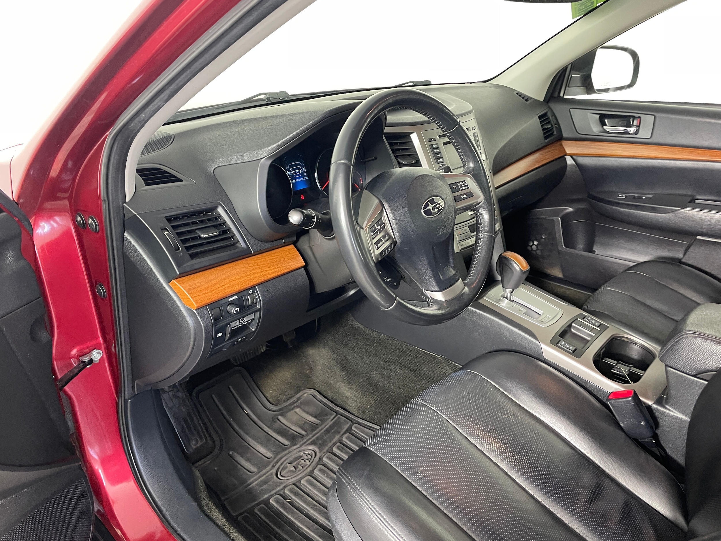 2013 Subaru Outback 2.5i Limited (CVT) photo 2