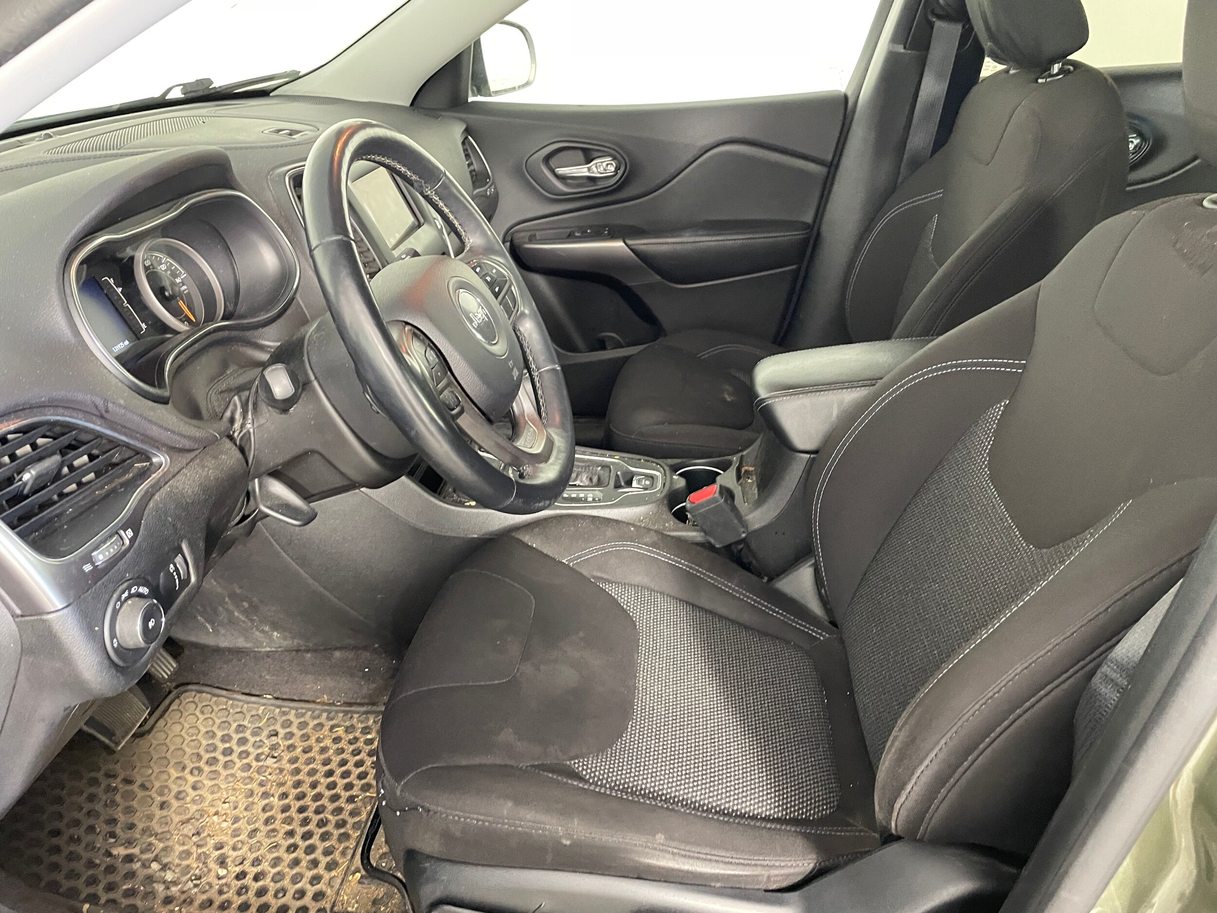2019 Jeep Cherokee Latitude photo 2
