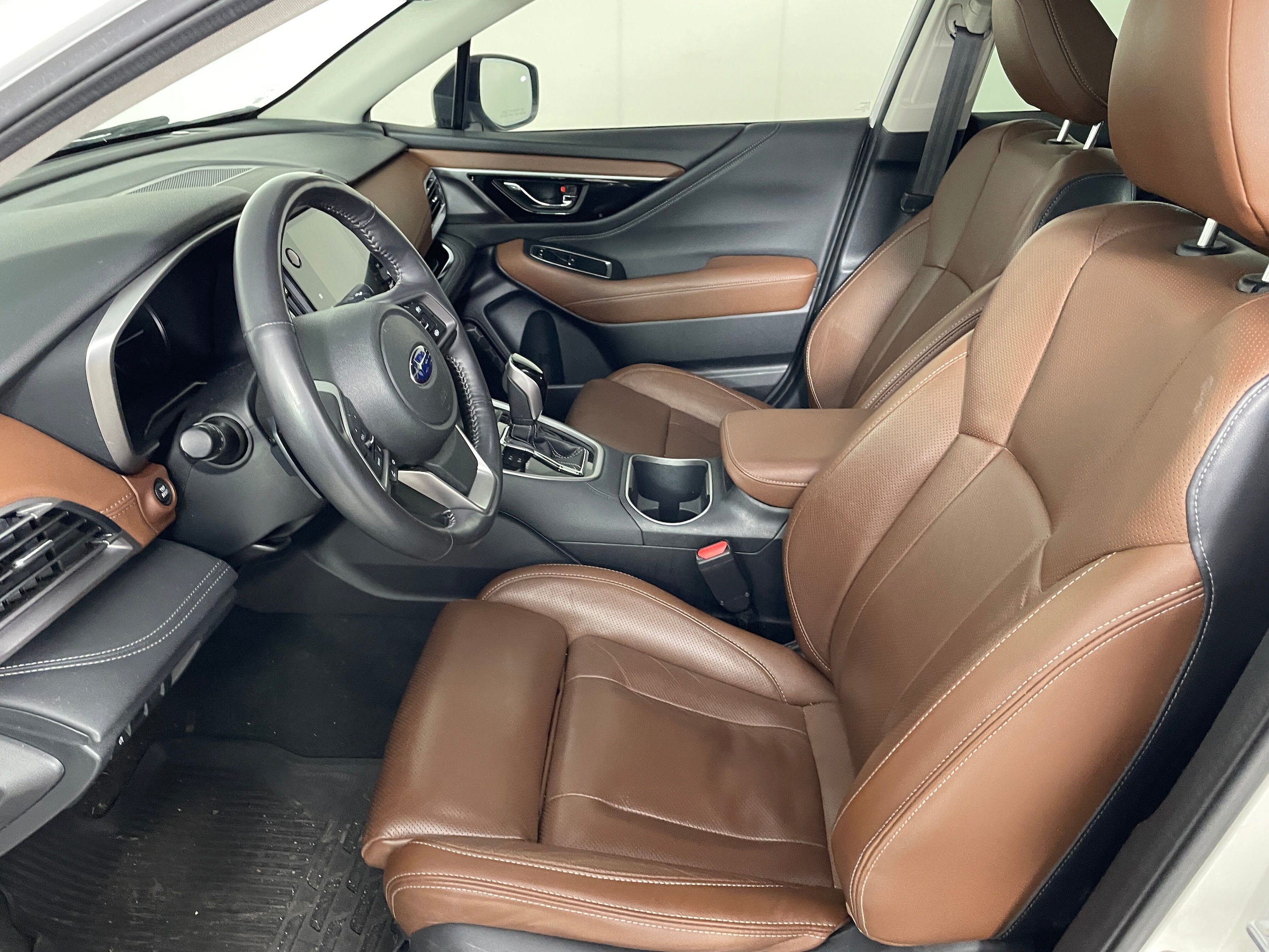 2022 Subaru Outback Touring photo 2