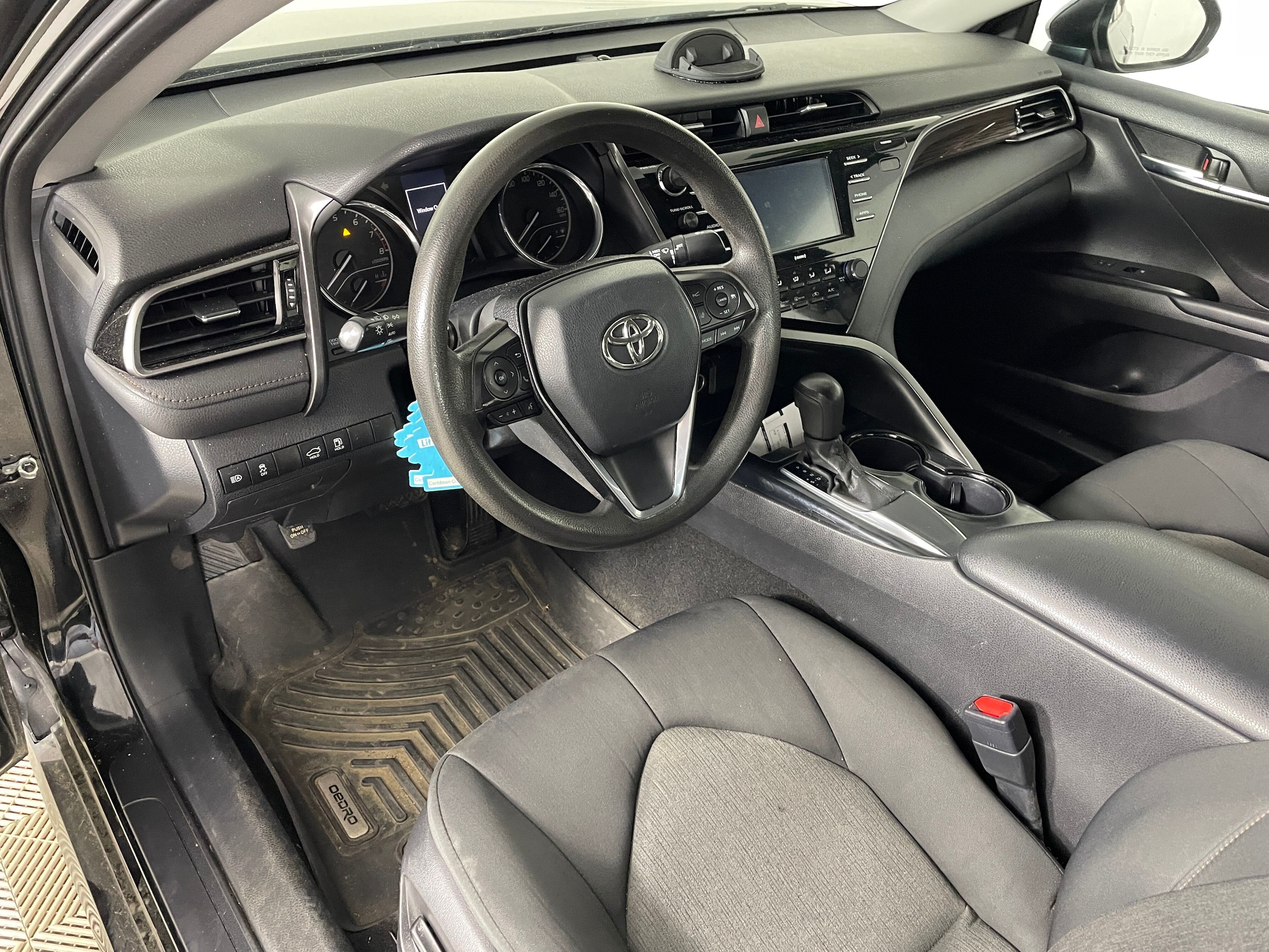 2020 Toyota Camry LE photo 3