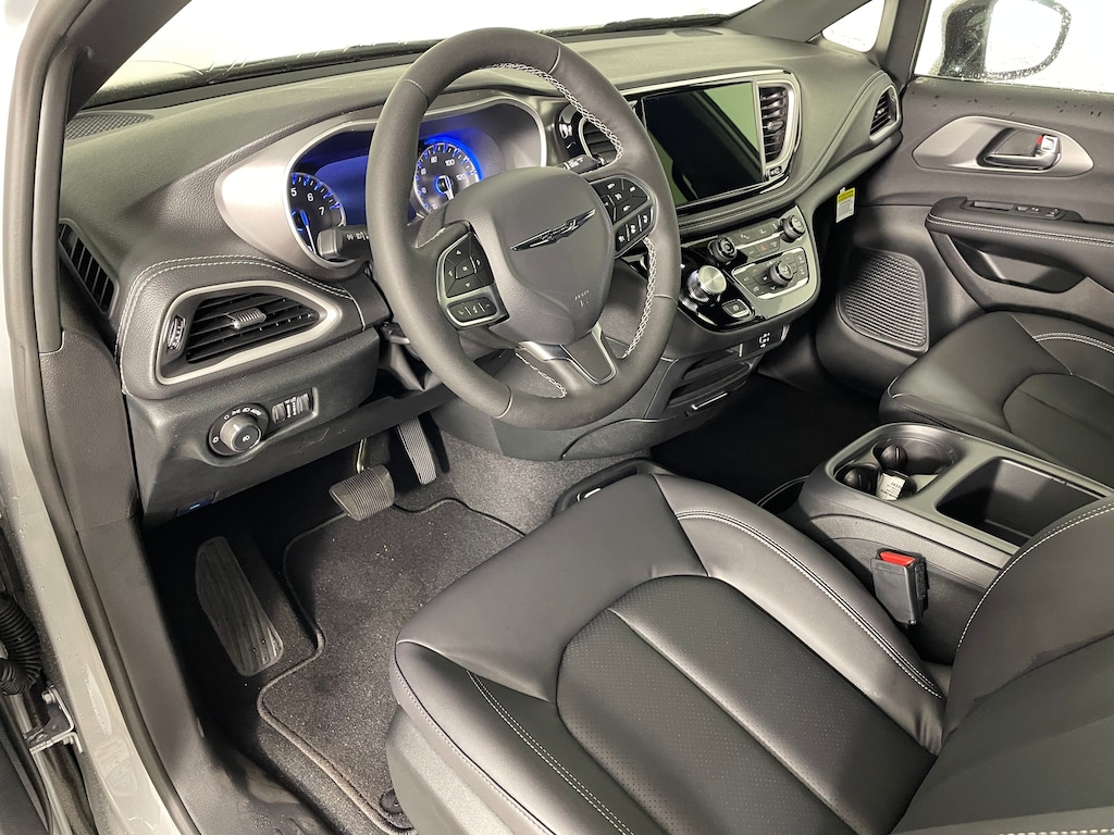 New 2026 Chrysler Pacifica SELECT Passenger Van