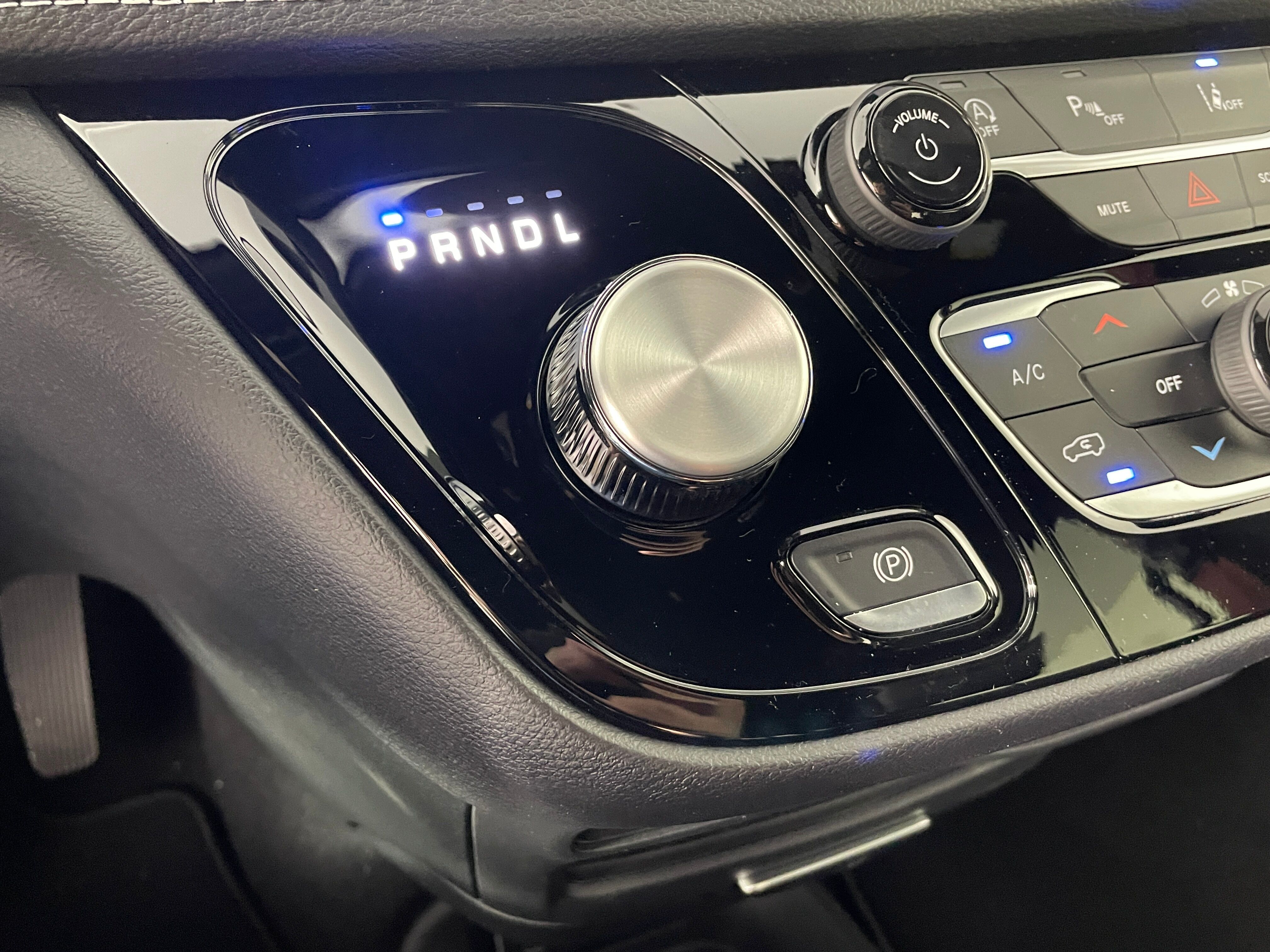 New 2027 Chrysler Pacifica SELECT AWD Passenger Van