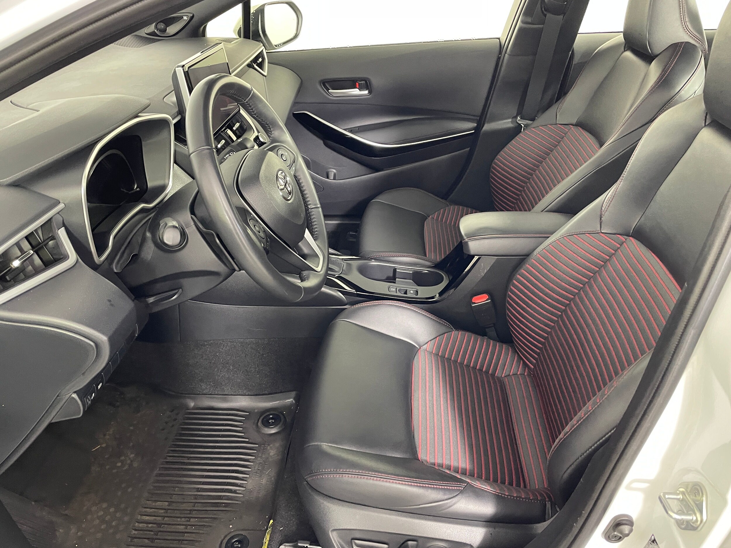 2023 Toyota Corolla XSE photo 2