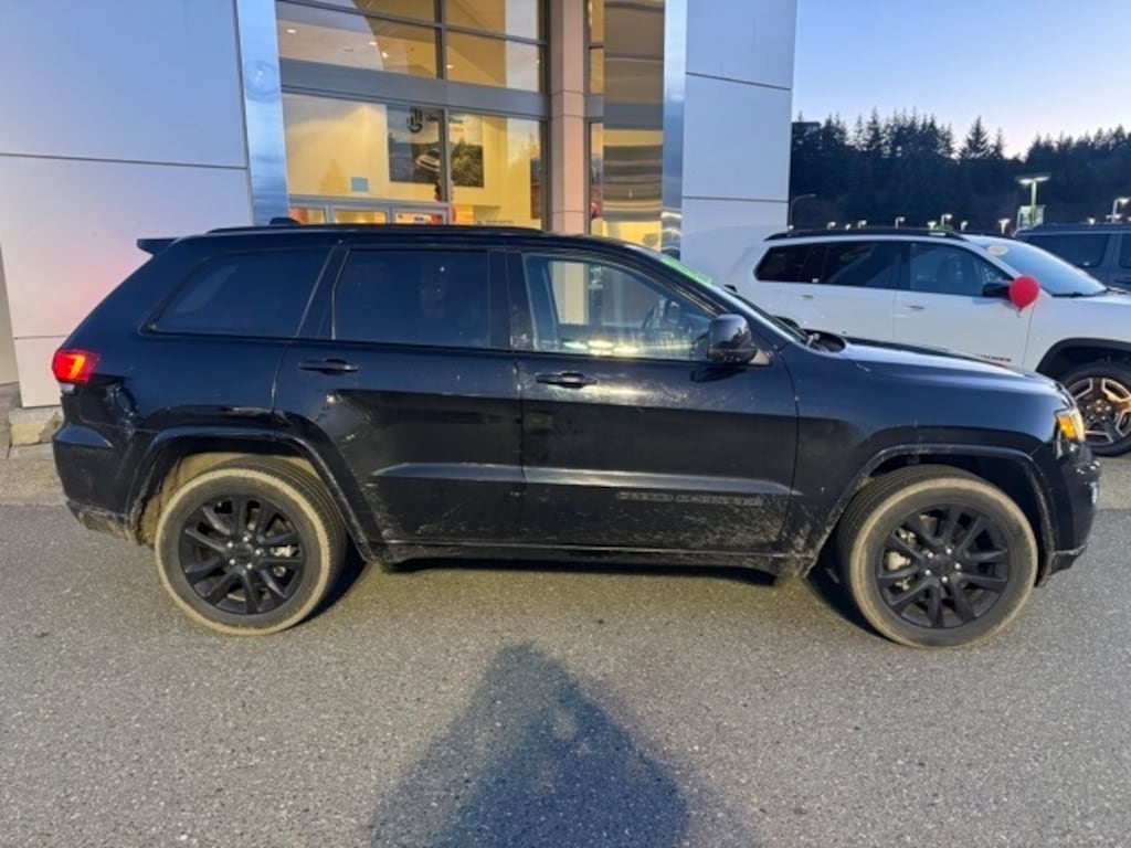 Used 2021 Jeep Grand Cherokee Laredo SUV