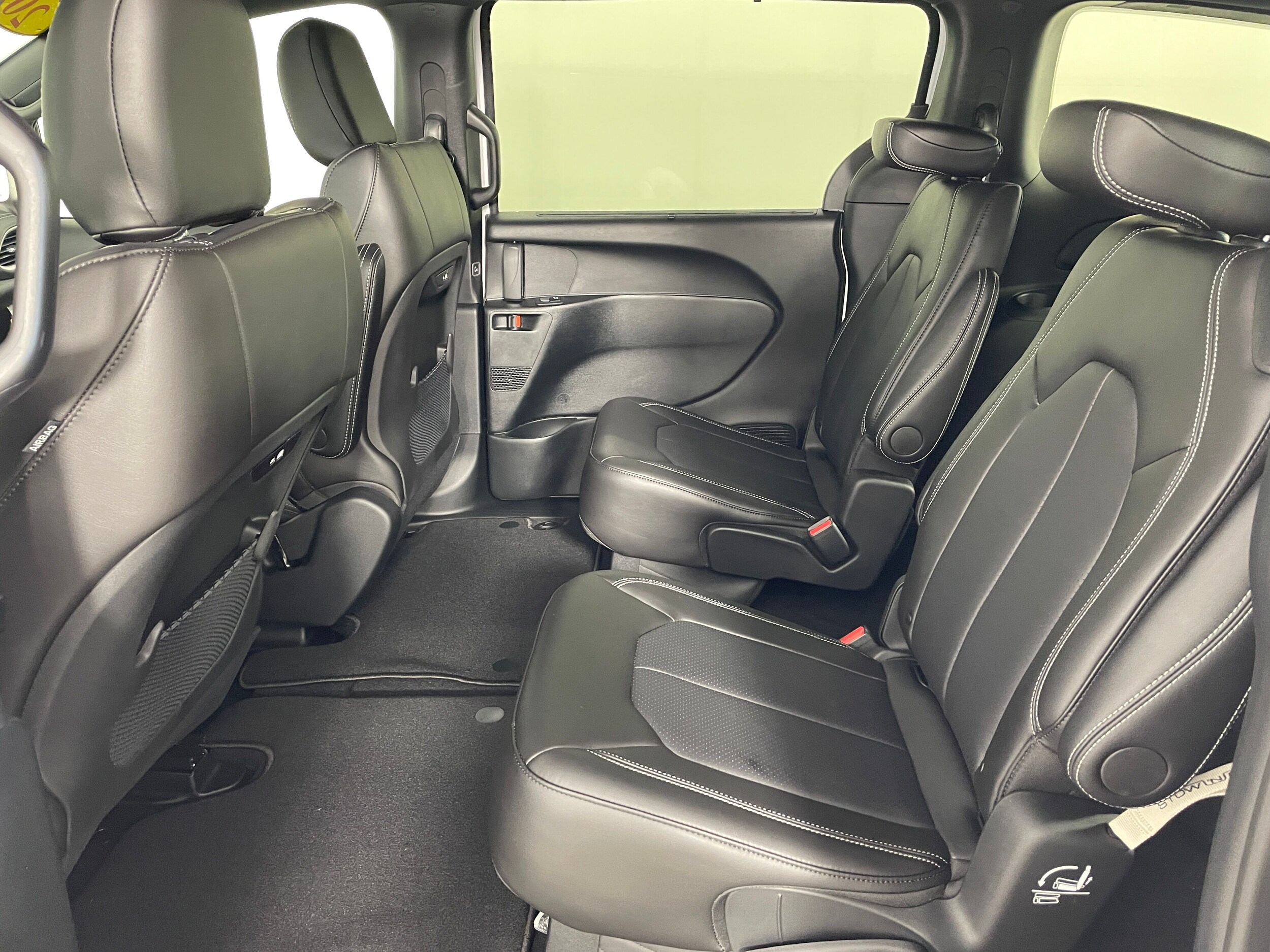 2026 Chrysler Pacifica photo 4