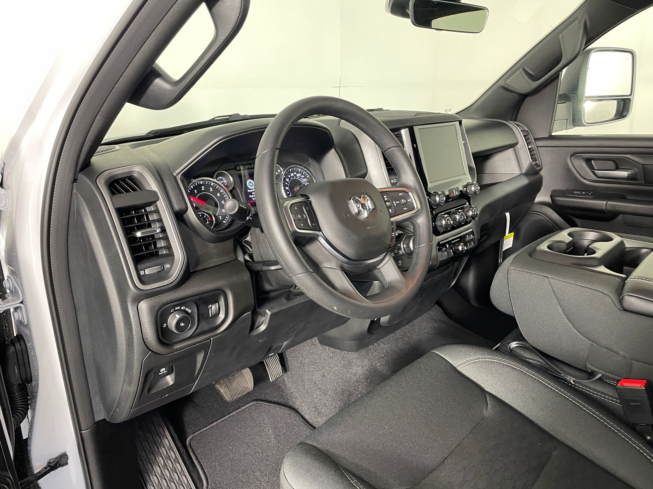 2025 Ram 1500 Tradesman photo 3