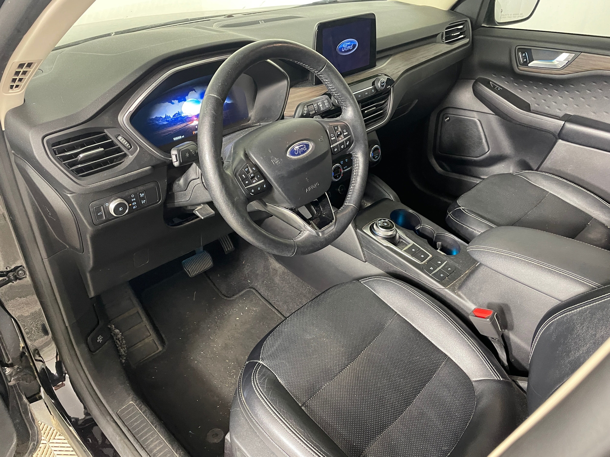 2020 Ford Escape Titanium photo 3