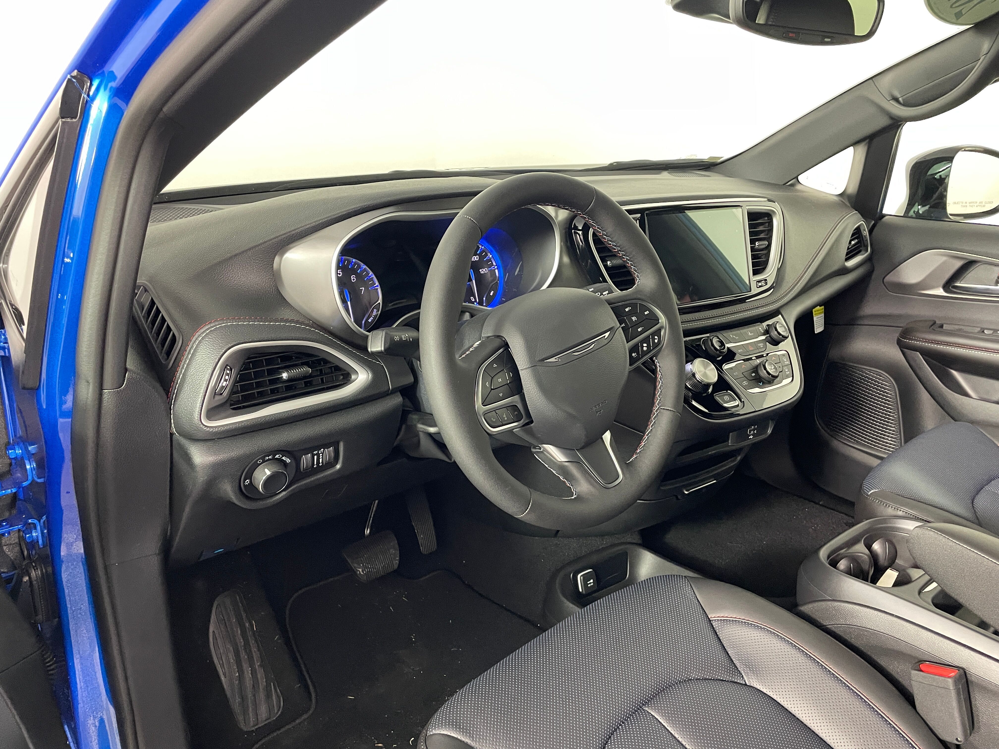New 2027 Chrysler Pacifica SELECT AWD Passenger Van