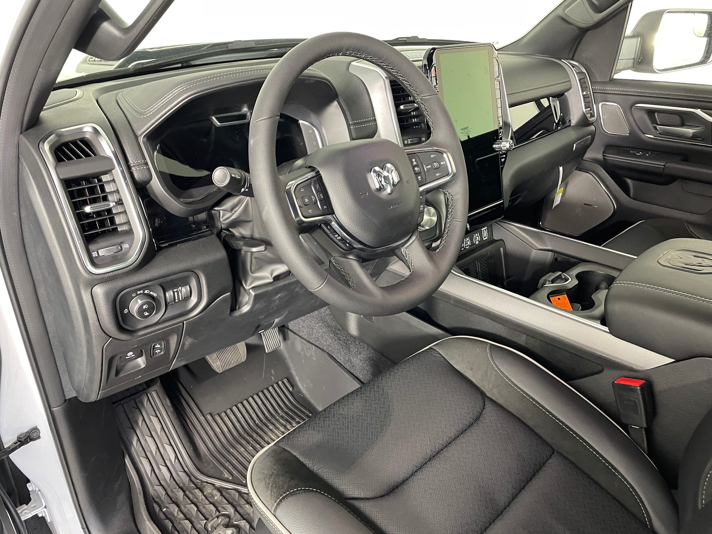 2025 Ram 1500 Laramie photo 2