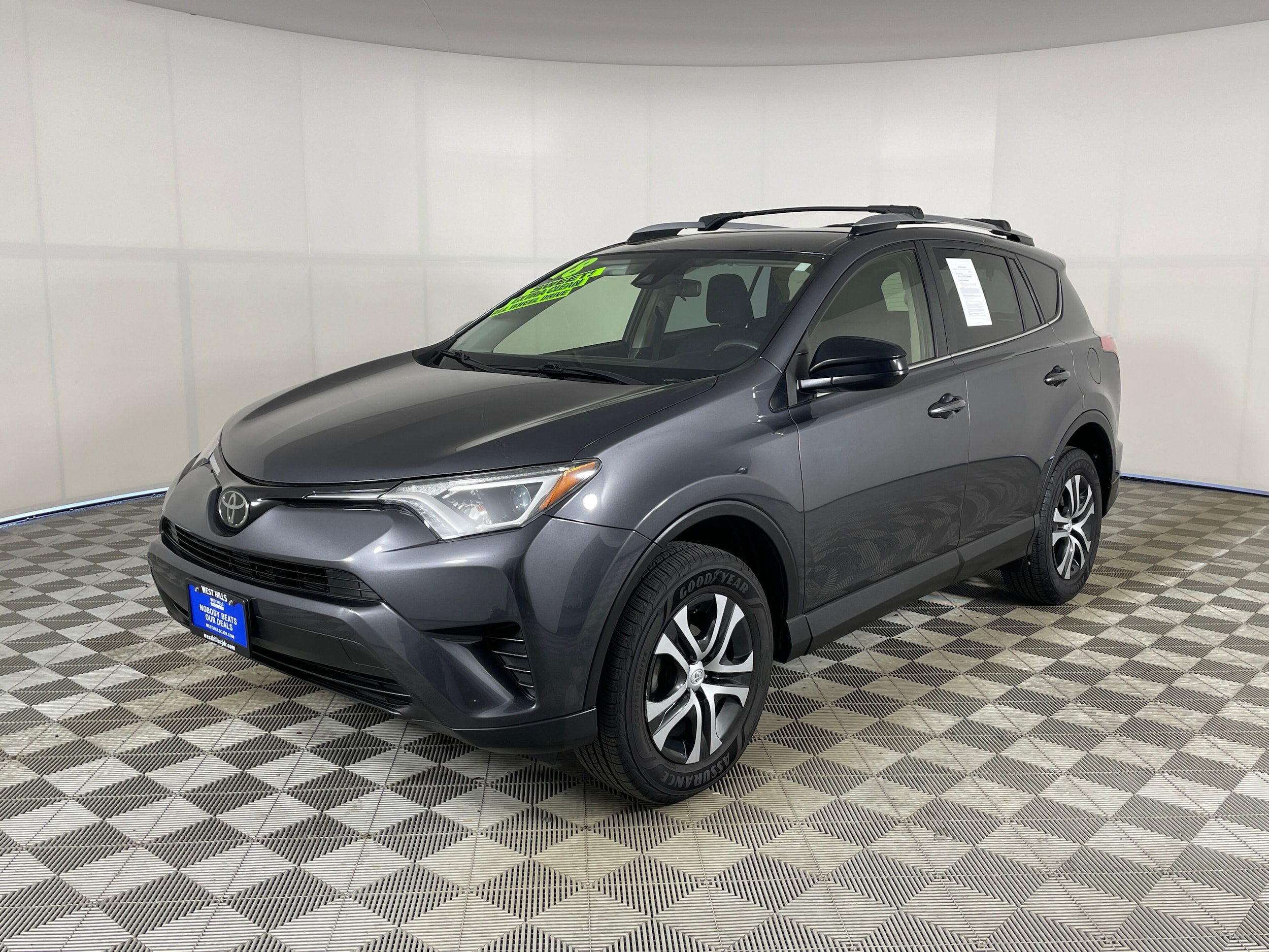 2018 Toyota RAV4 LE AWD's photo