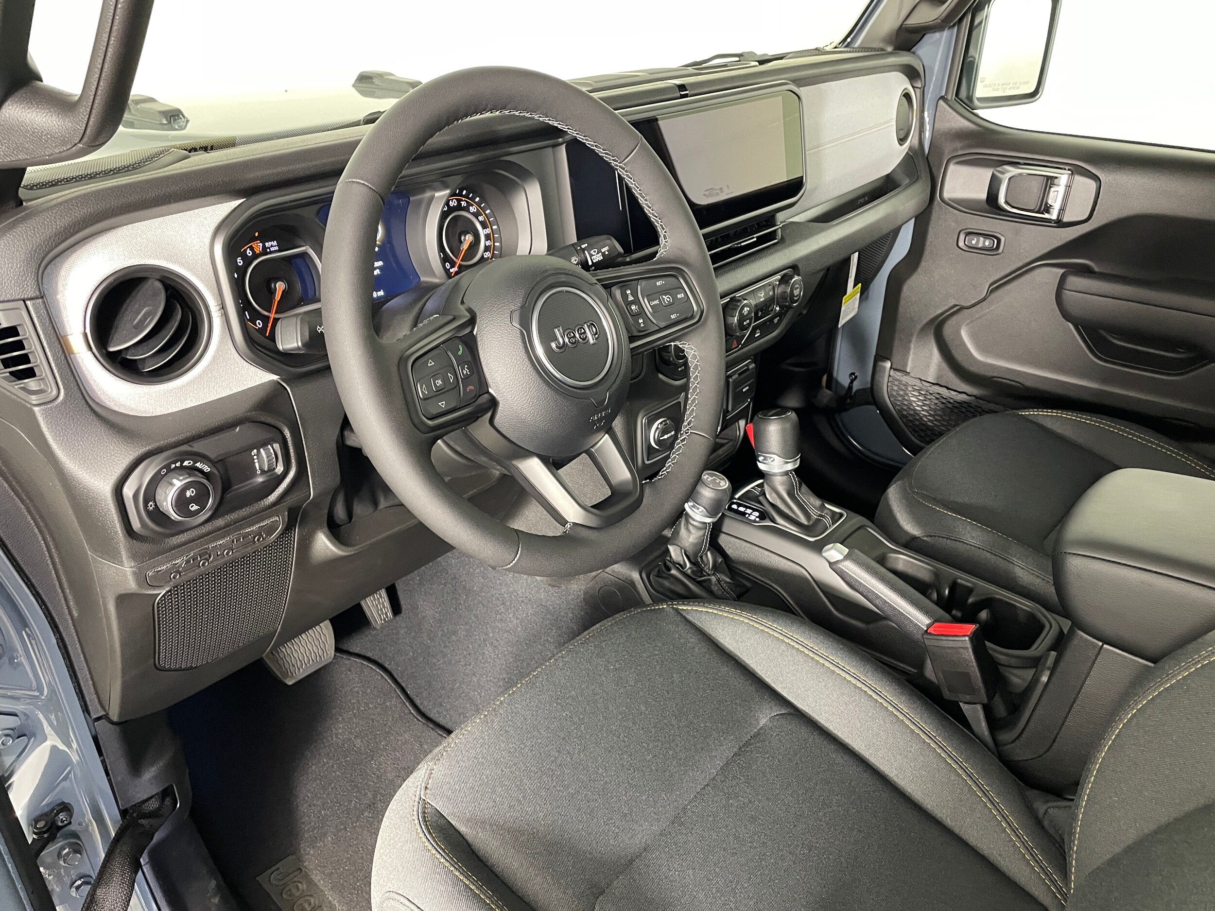 2025 Jeep Gladiator Sport S photo 2