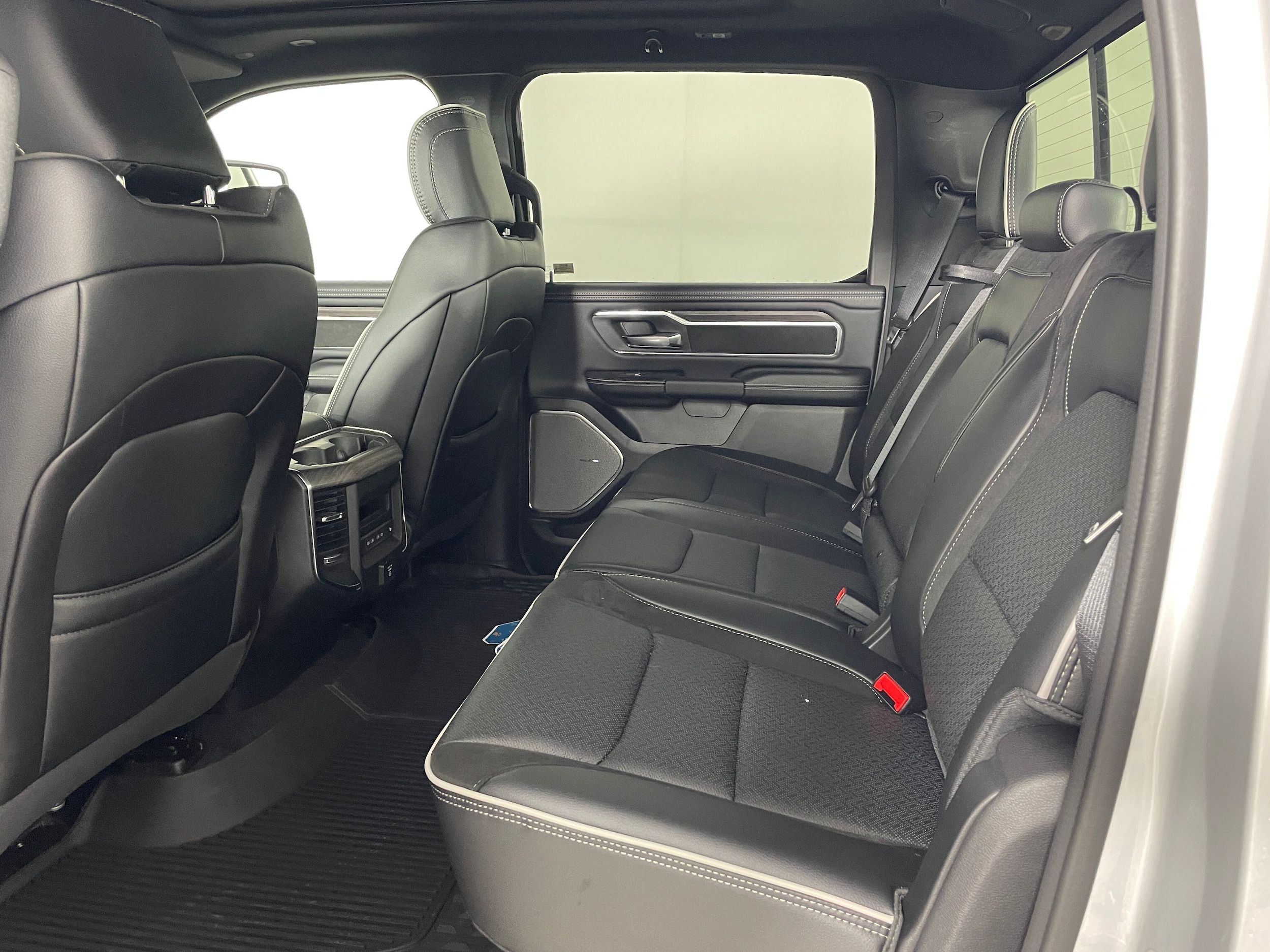 2026 RAM 1500 Laramie - Photo 6