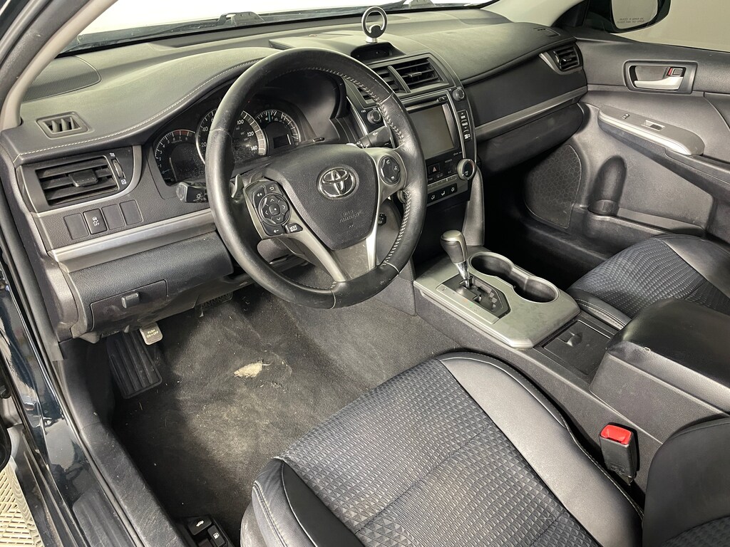 Used 2014 Toyota Camry SE Sedan