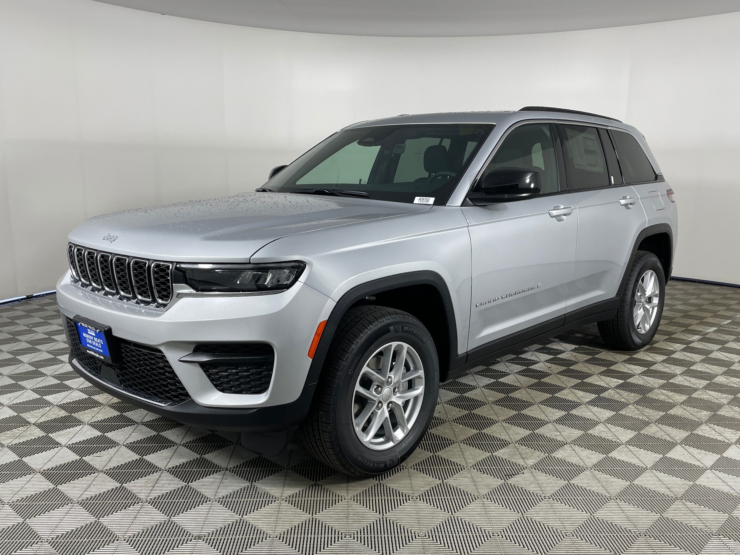 2025 Jeep Grand Cherokee Laredo's photo