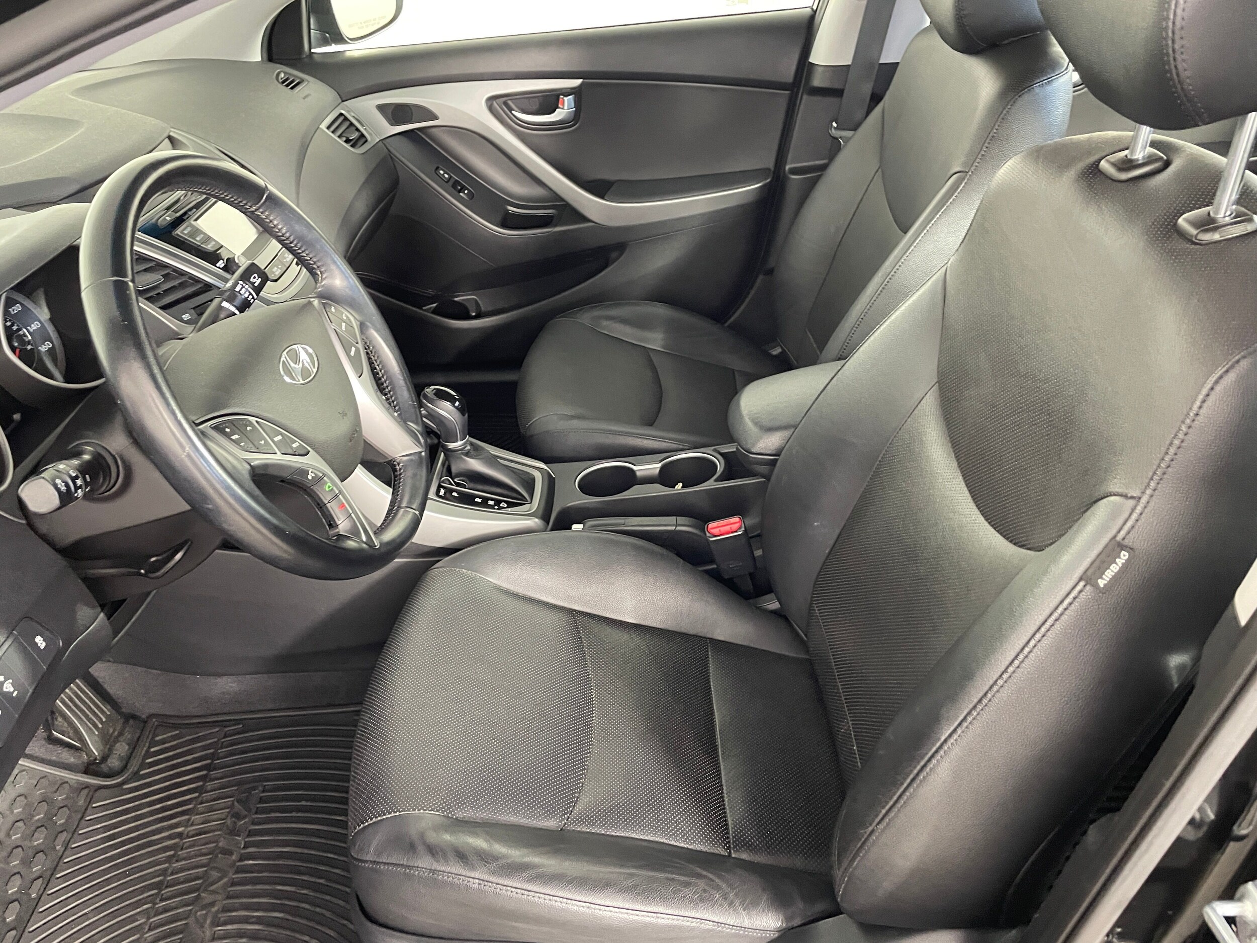 2015 Hyundai Elantra Limited photo 2