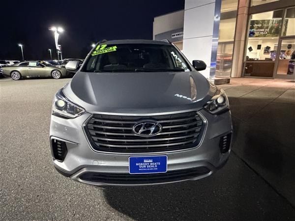 2017 Hyundai Santa Fe SE photo 3