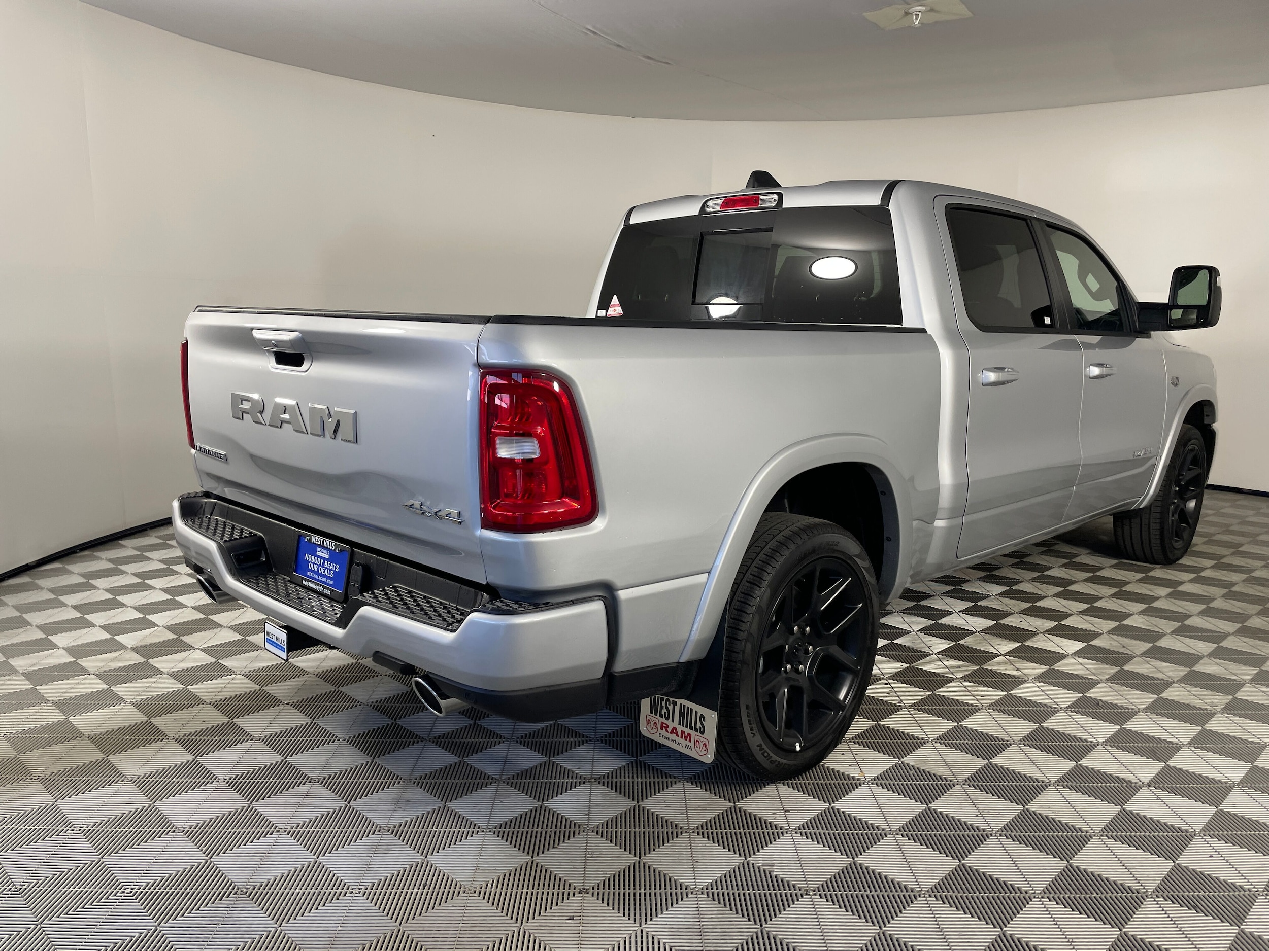 2026 RAM 1500 Laramie - Photo 9