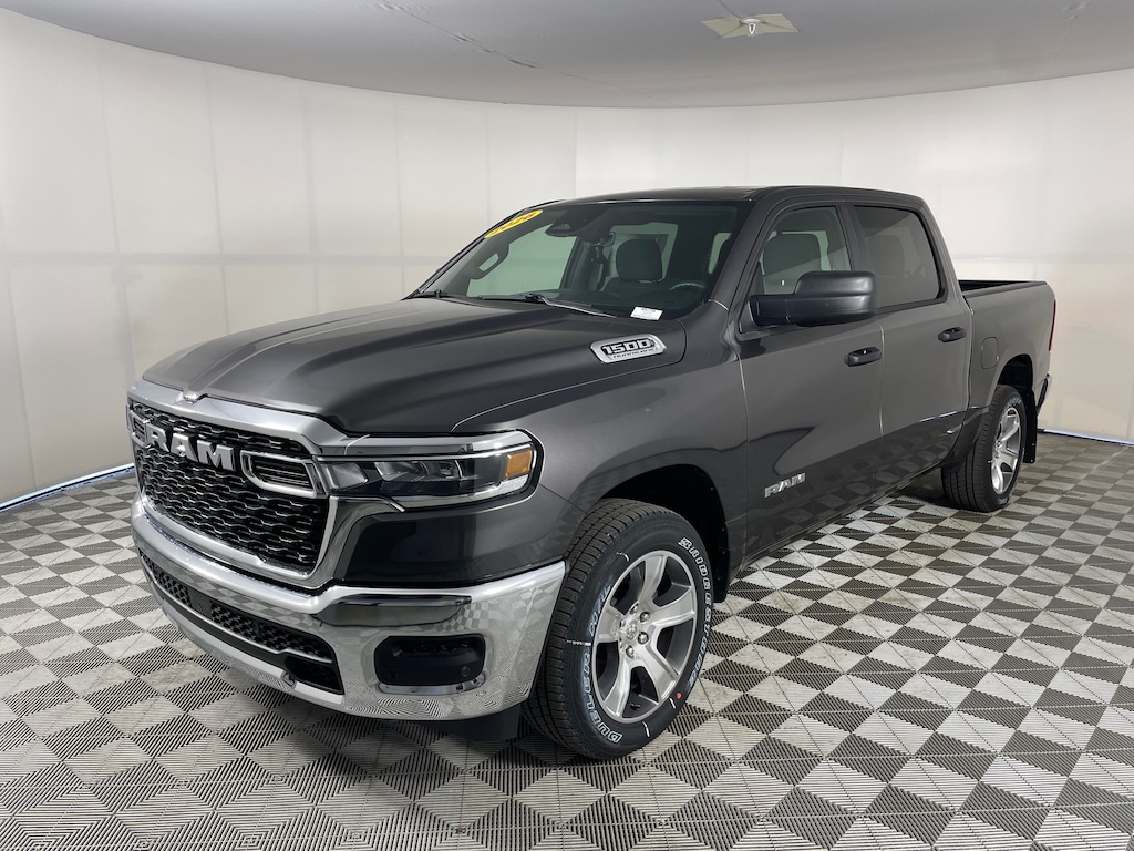 New 2026 Ram 1500 TRADESMAN CREW CAB 4X4 5'7 BOX Pickup