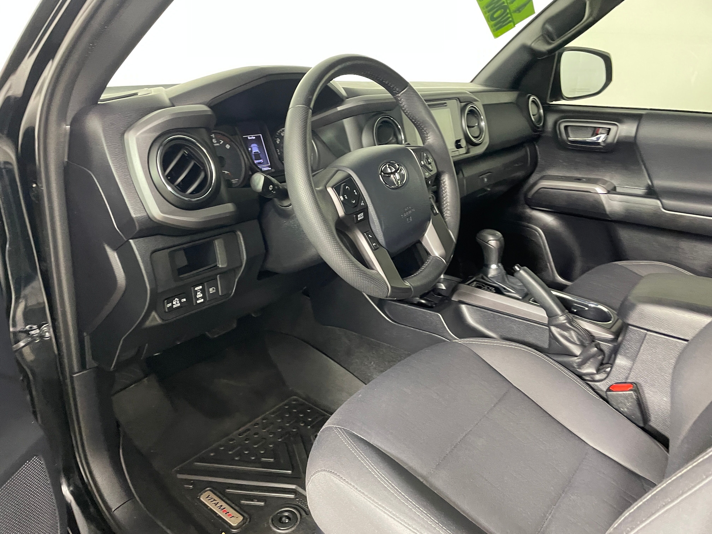 2019 Toyota Tacoma TRD Off Road V6 photo 2