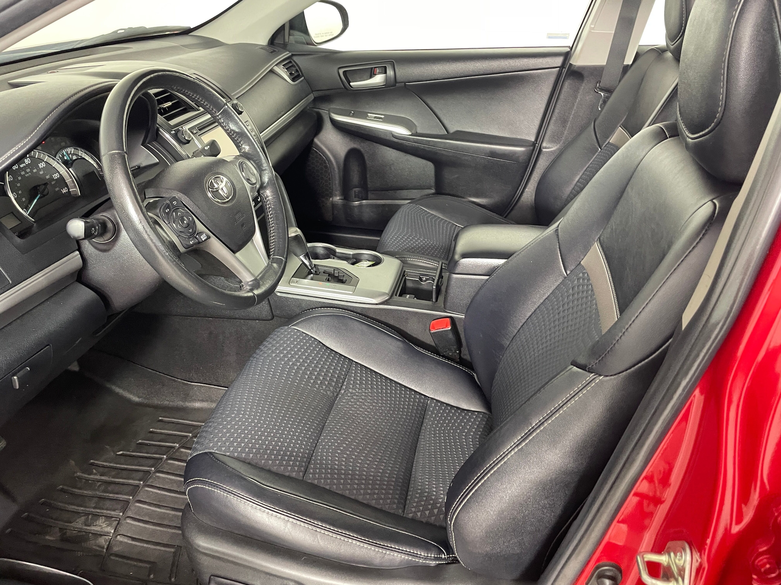 Used 2014 Toyota Camry SE with VIN 4T1BF1FK7EU784095 for sale in Bremerton, WA