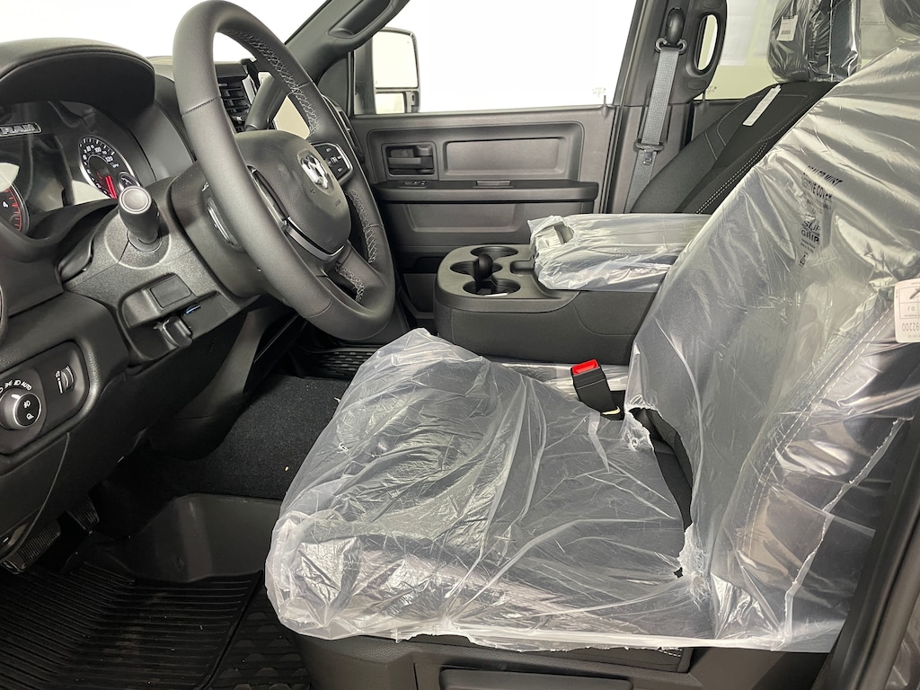 New 2026 Ram 3500 TRADESMAN CREW CAB 4X4 6'4 BOX Pickup