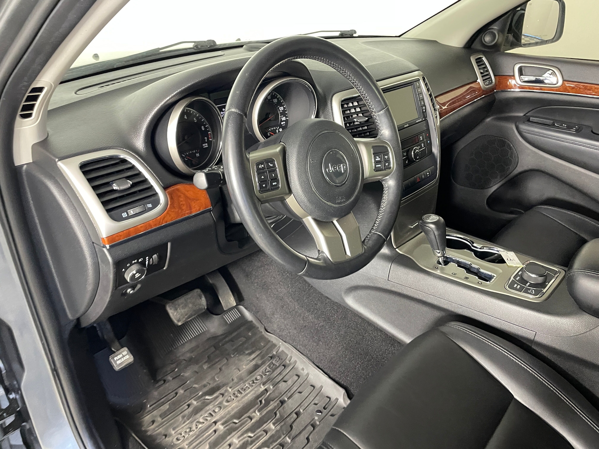 2012 Jeep Grand Cherokee Limited 4x4 photo 3