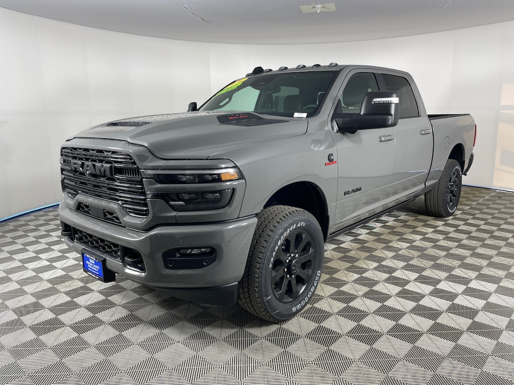 New 2026 Ram 3500 LARAMIE CREW CAB 4X4 6'4 BOX Pickup