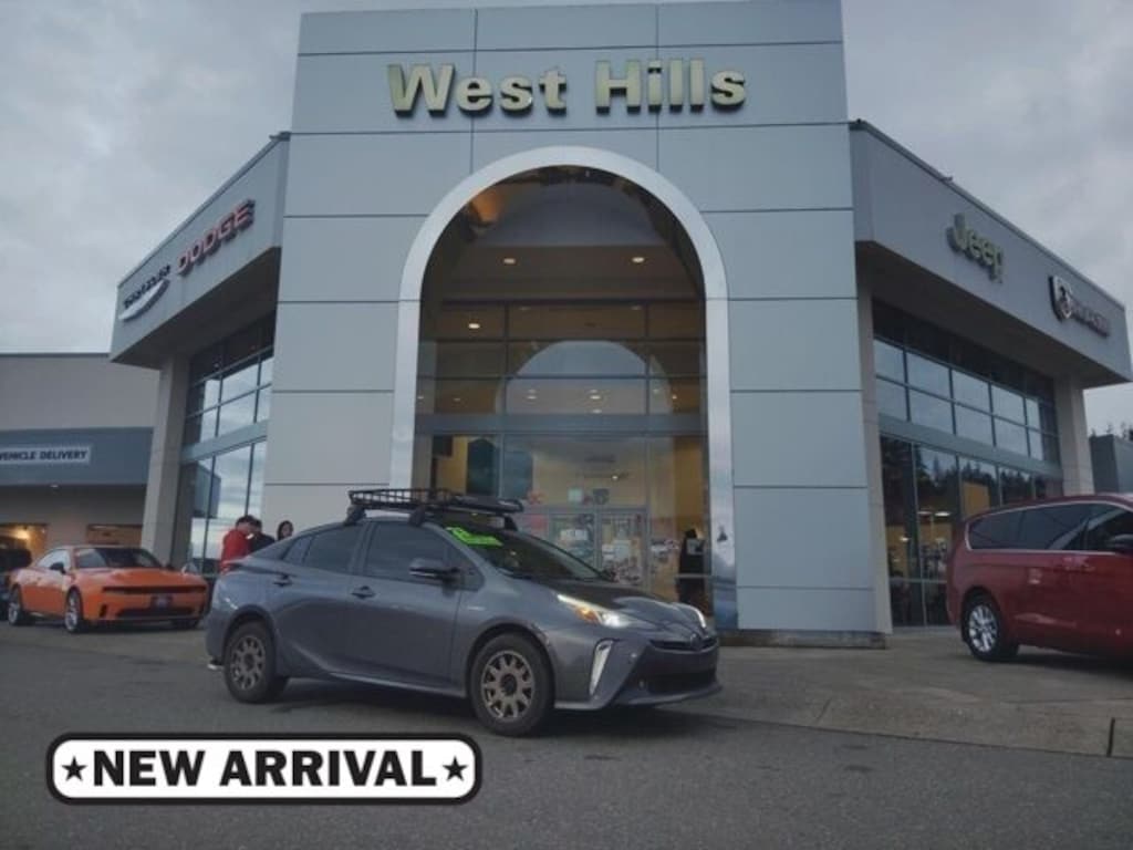 Used 2021 Toyota Prius XLE Hatchback