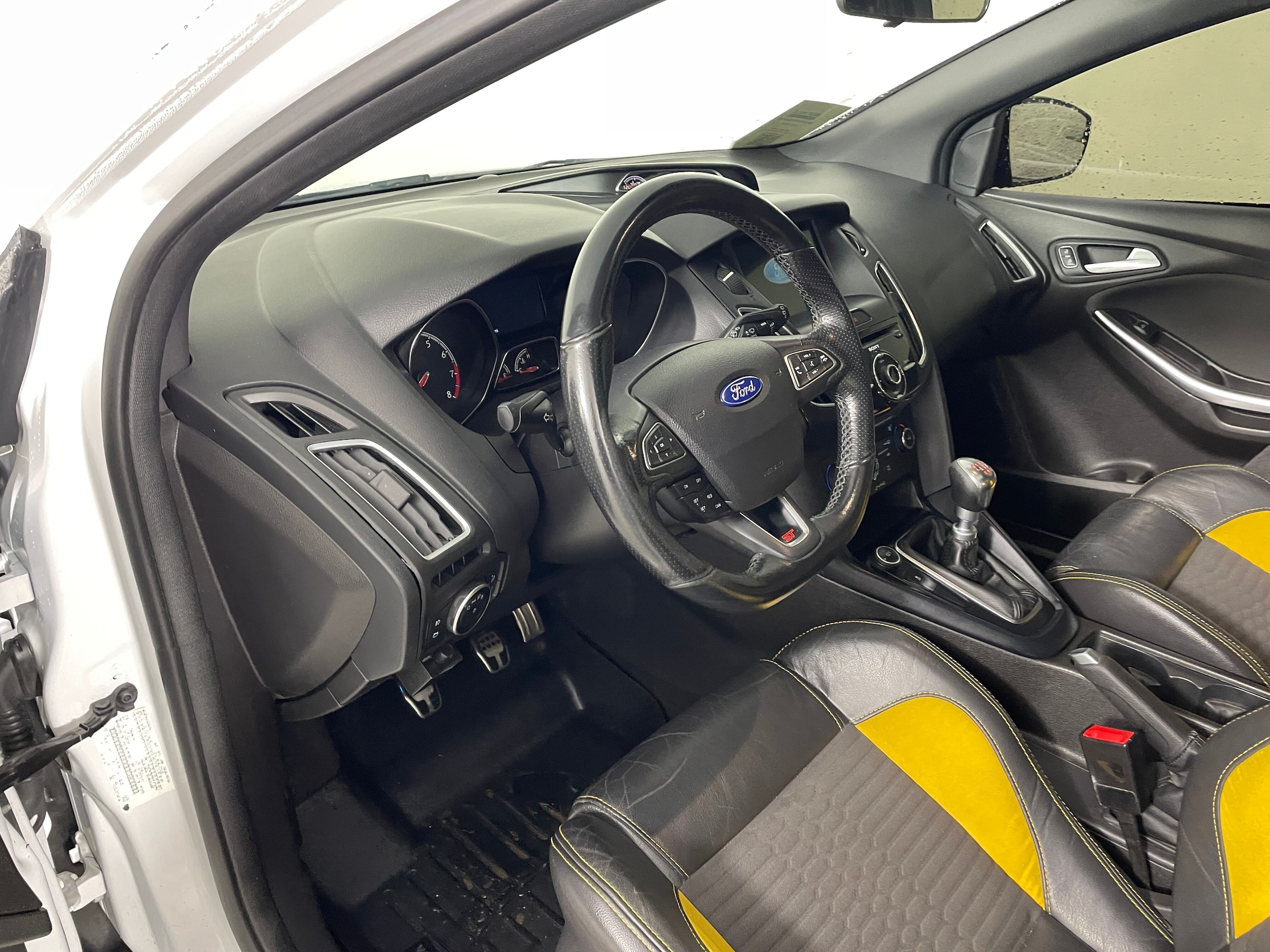 2016 Ford Focus ST Base photo 2