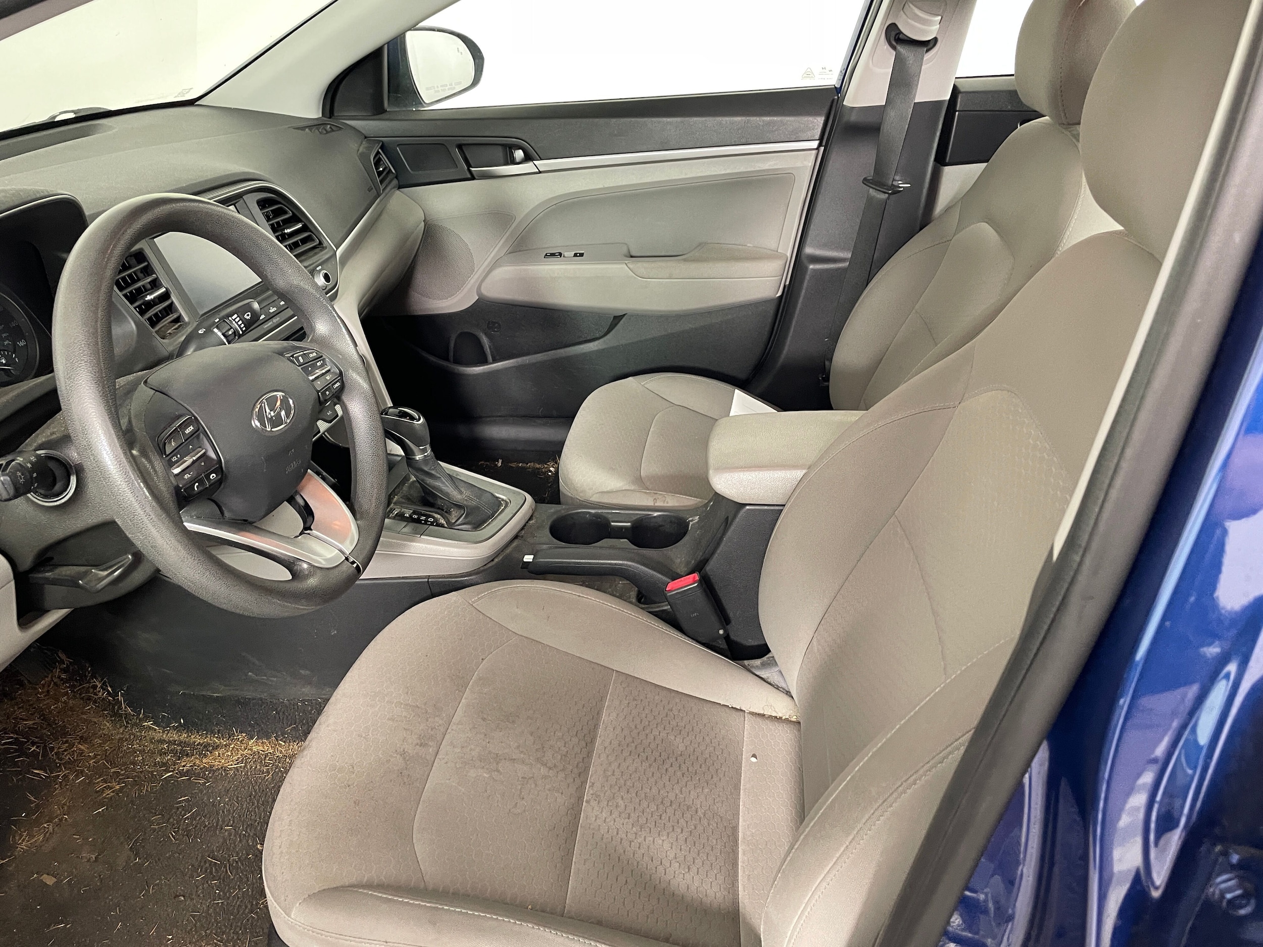 2020 Hyundai Elantra SEL photo 2