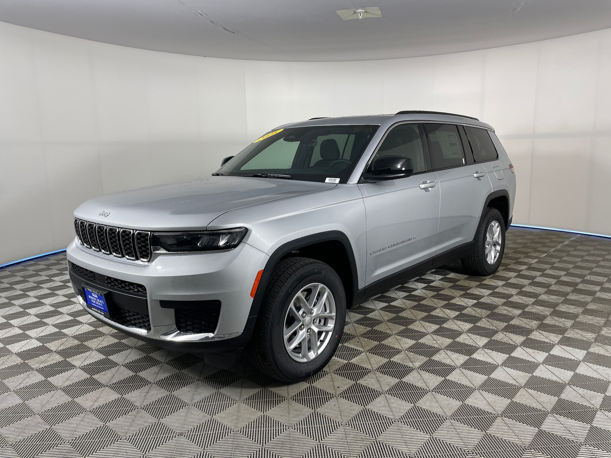 2025 Jeep Grand Cherokee L Laredo's photo