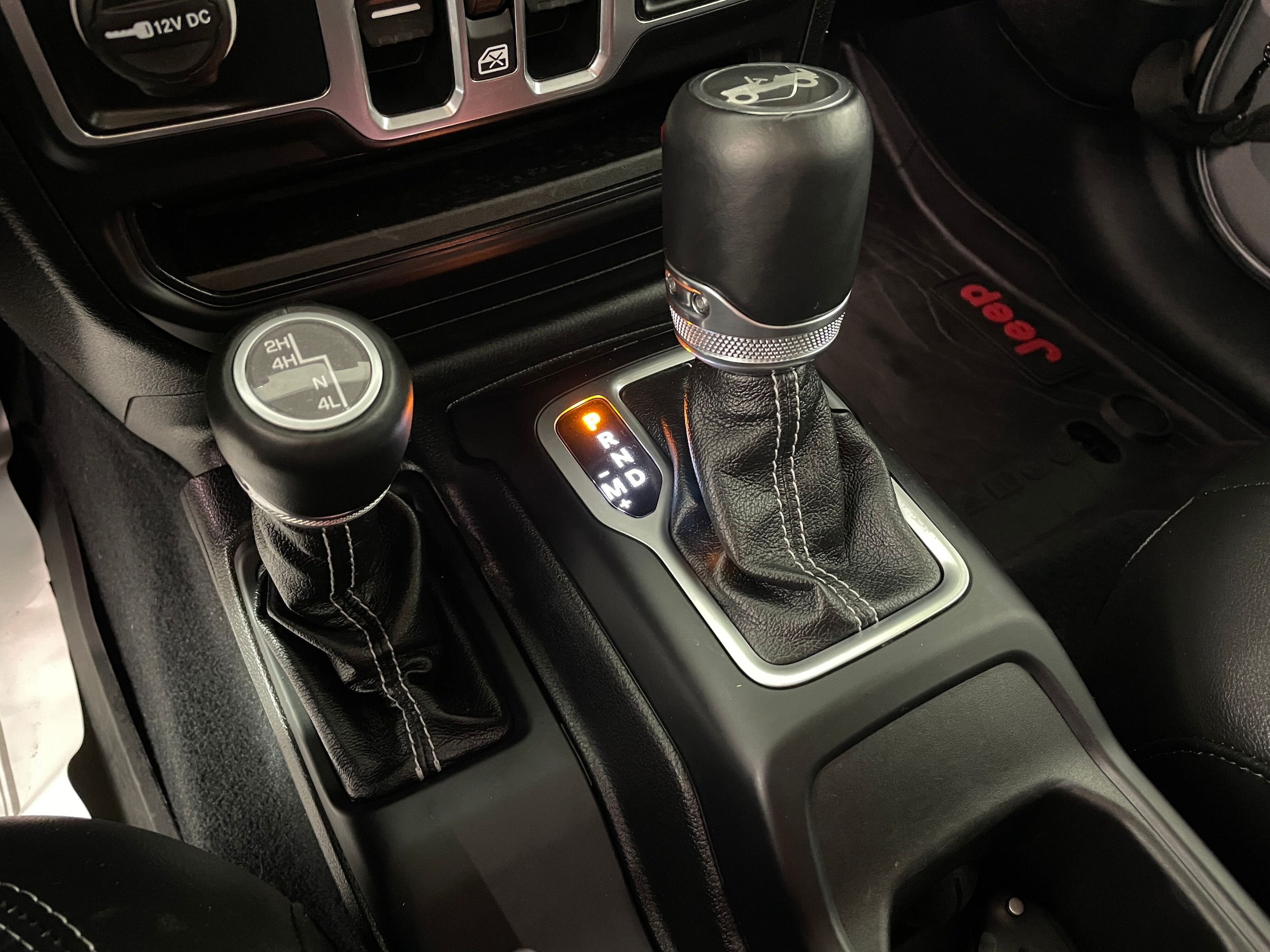 2018 Jeep Wrangler Unlimited Sahara 4x4 photo 3