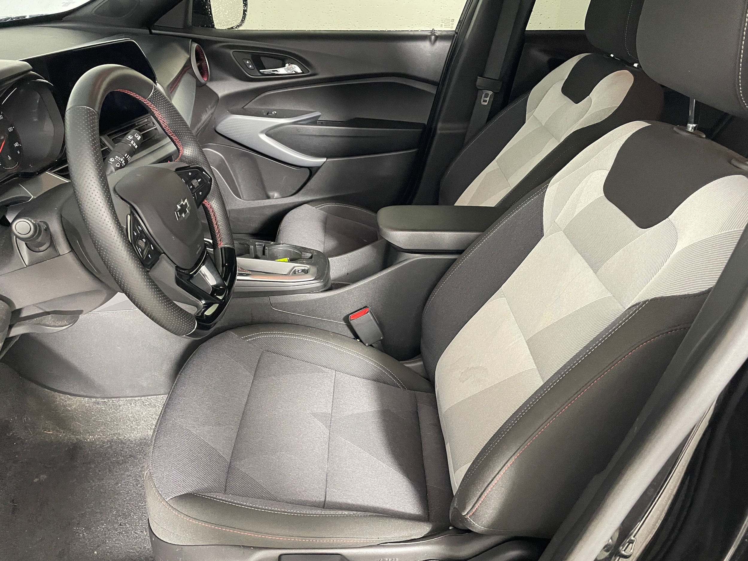 2025 Chevrolet Trax 1RS photo 2